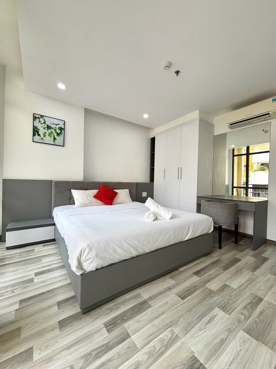 Premium fully furnished 1-bedroom apartment with balcony near My Khe Beach
