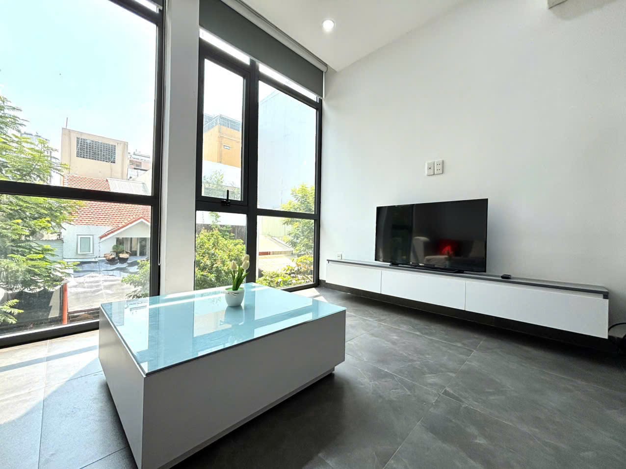 Premium fully furnished 1-bedroom apartment with balcony near My Khe Beach