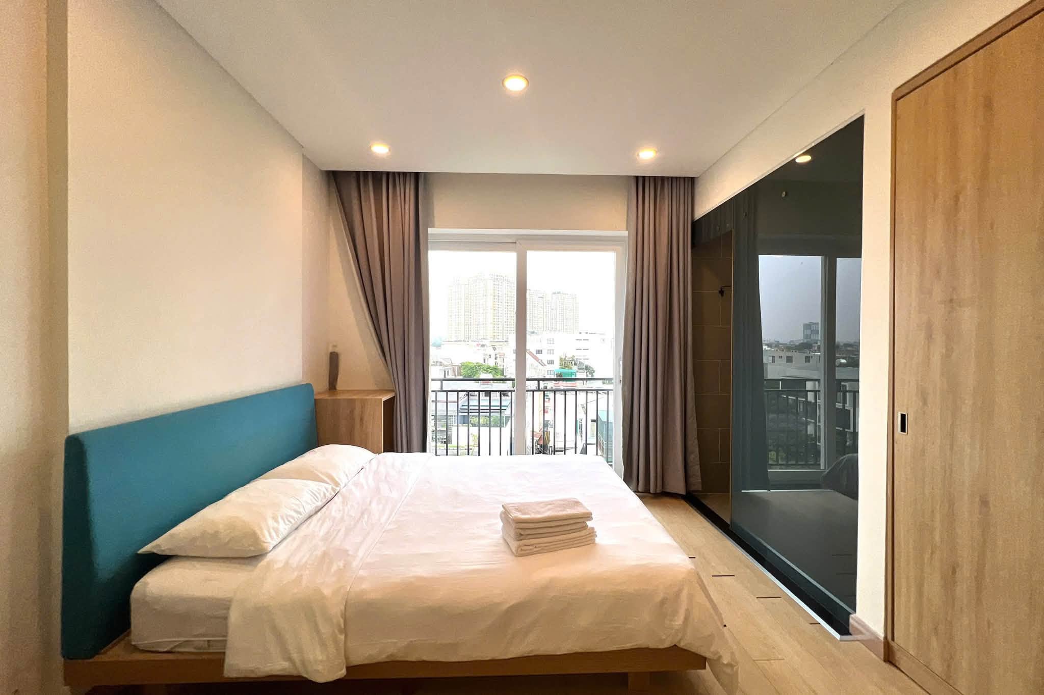 Fully furnished apartment with balcony, pool and complimentary housekeeping in Thao Dien
