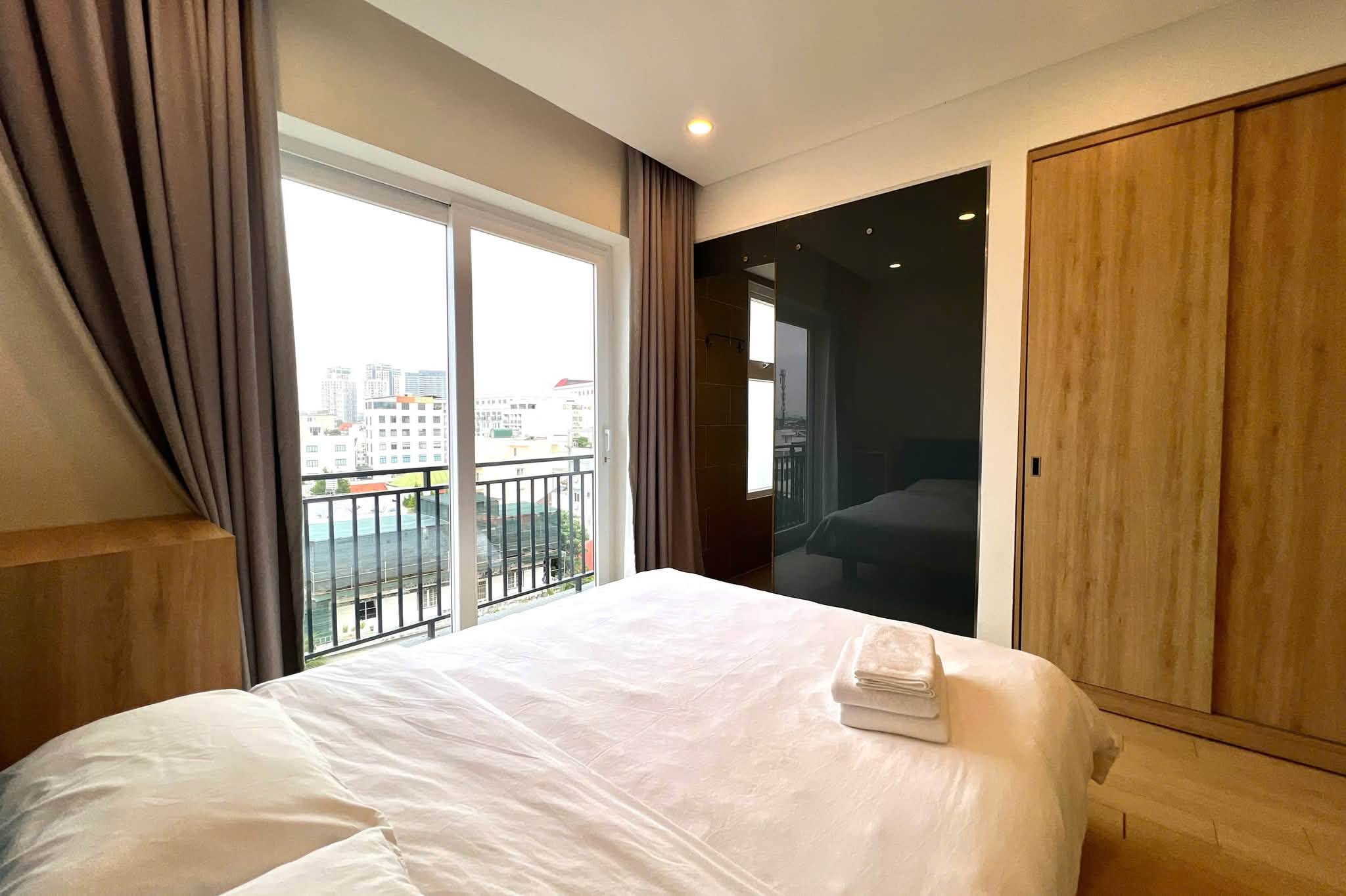 Fully furnished apartment with balcony, pool and complimentary housekeeping in Thao Dien