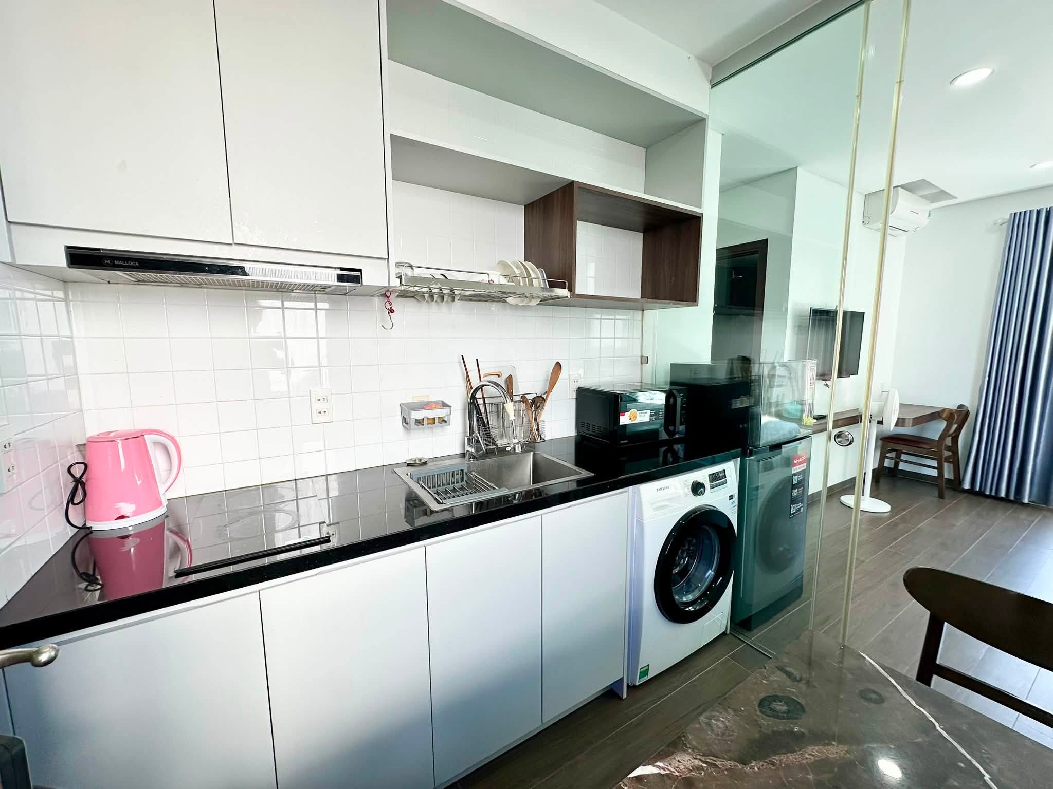 New studio with private washing machine and cleaning service near My Khe Beach