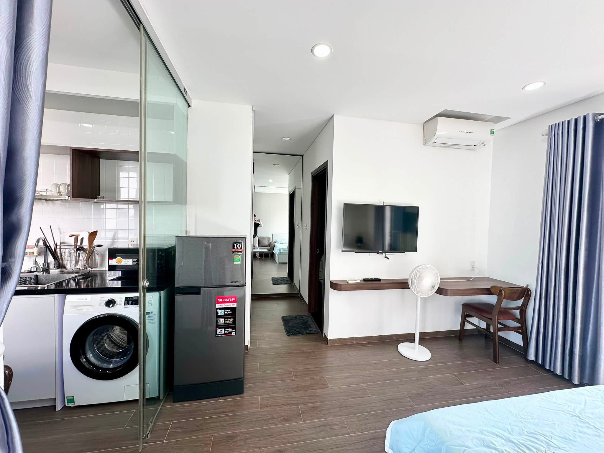 New studio with private washing machine and cleaning service near My Khe Beach