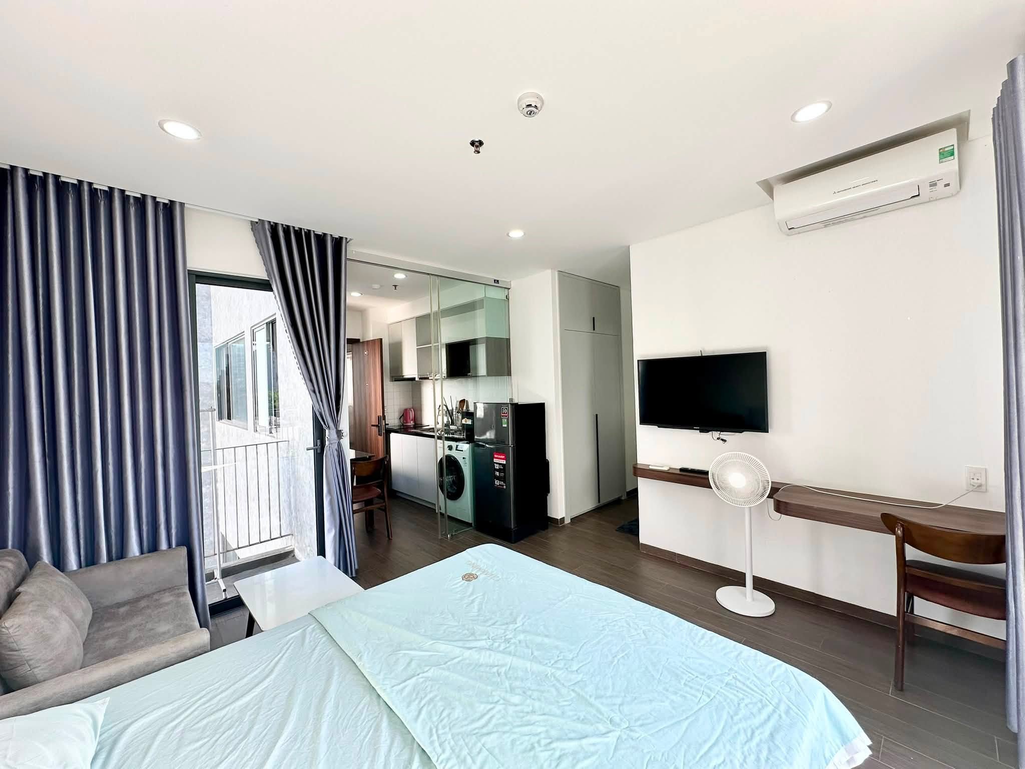 New studio with private washing machine and cleaning service near My Khe Beach