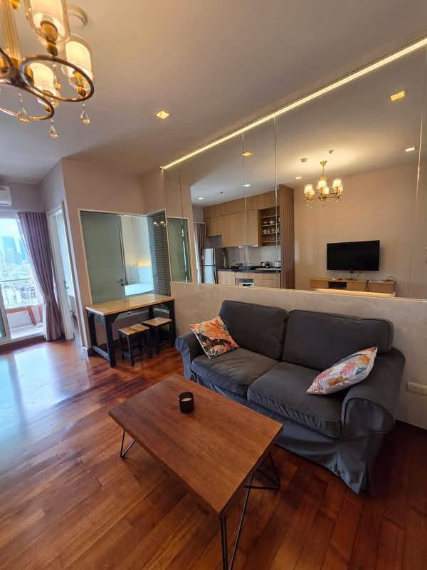 Ivy Sathorn 10 1-Bedroom Condo near BTS Chong Nonsi
