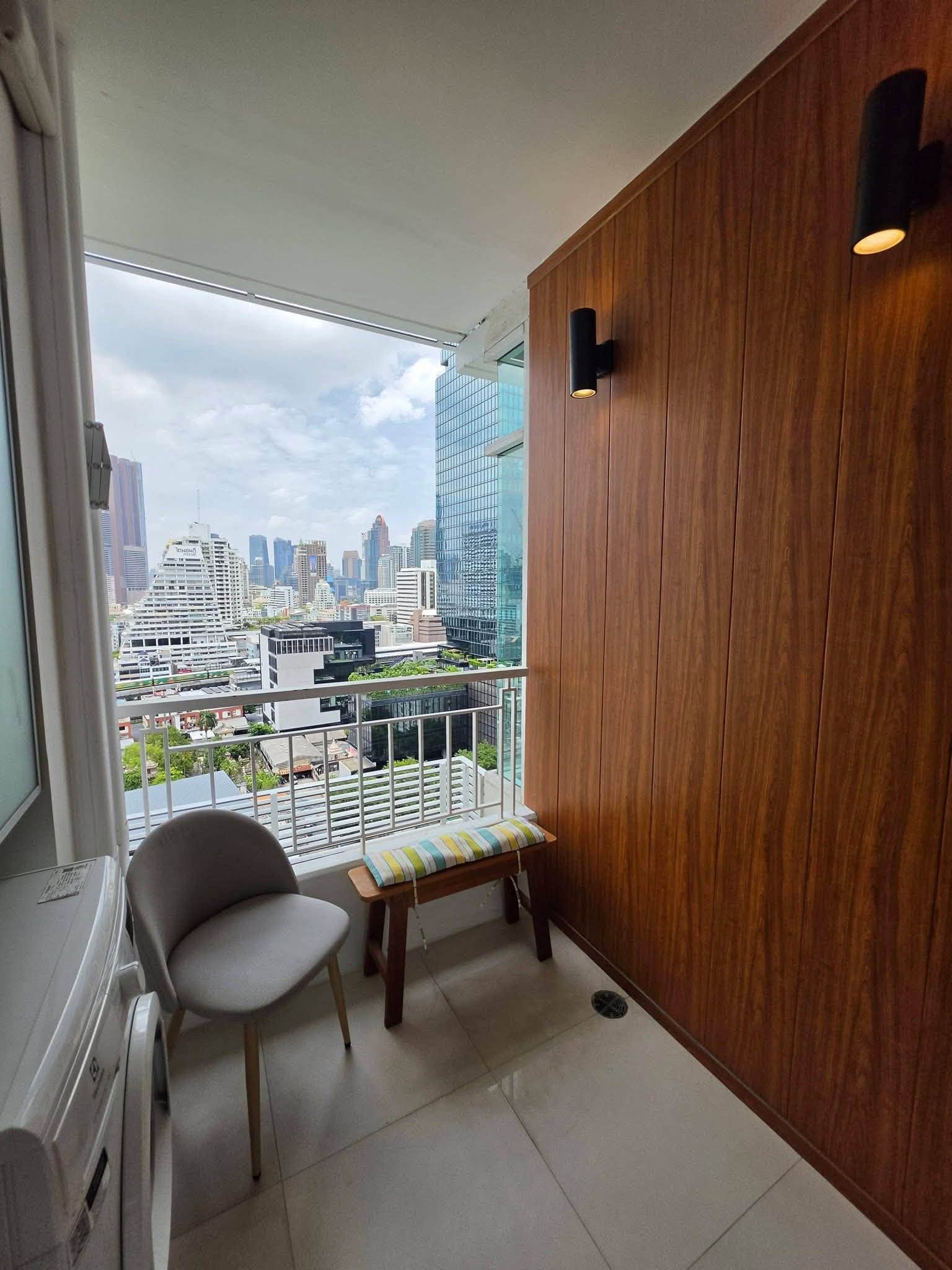 Ivy Sathorn 10 1-Bedroom Condo near BTS Chong Nonsi
