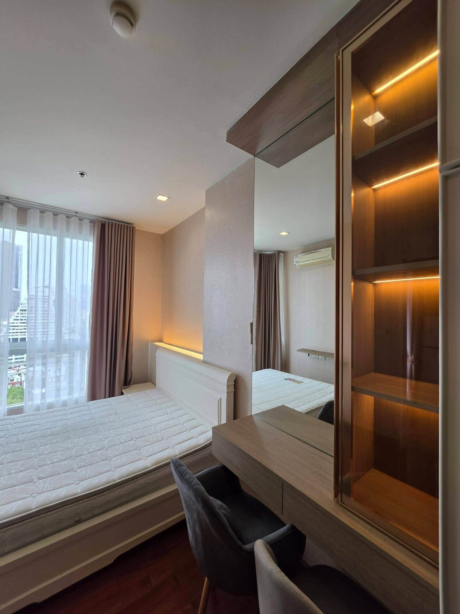 Ivy Sathorn 10 1-Bedroom Condo near BTS Chong Nonsi