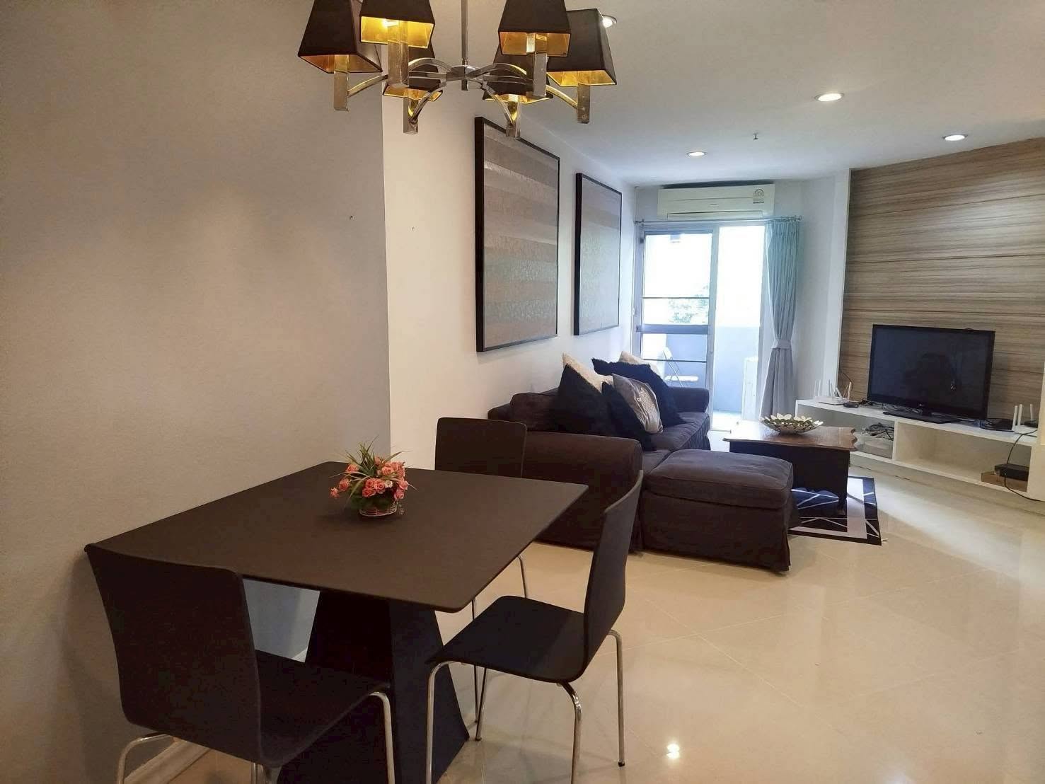 Wireless Complex Spacious 2-Bedroom Pet-Friendly Condo near BTS Ploenchit