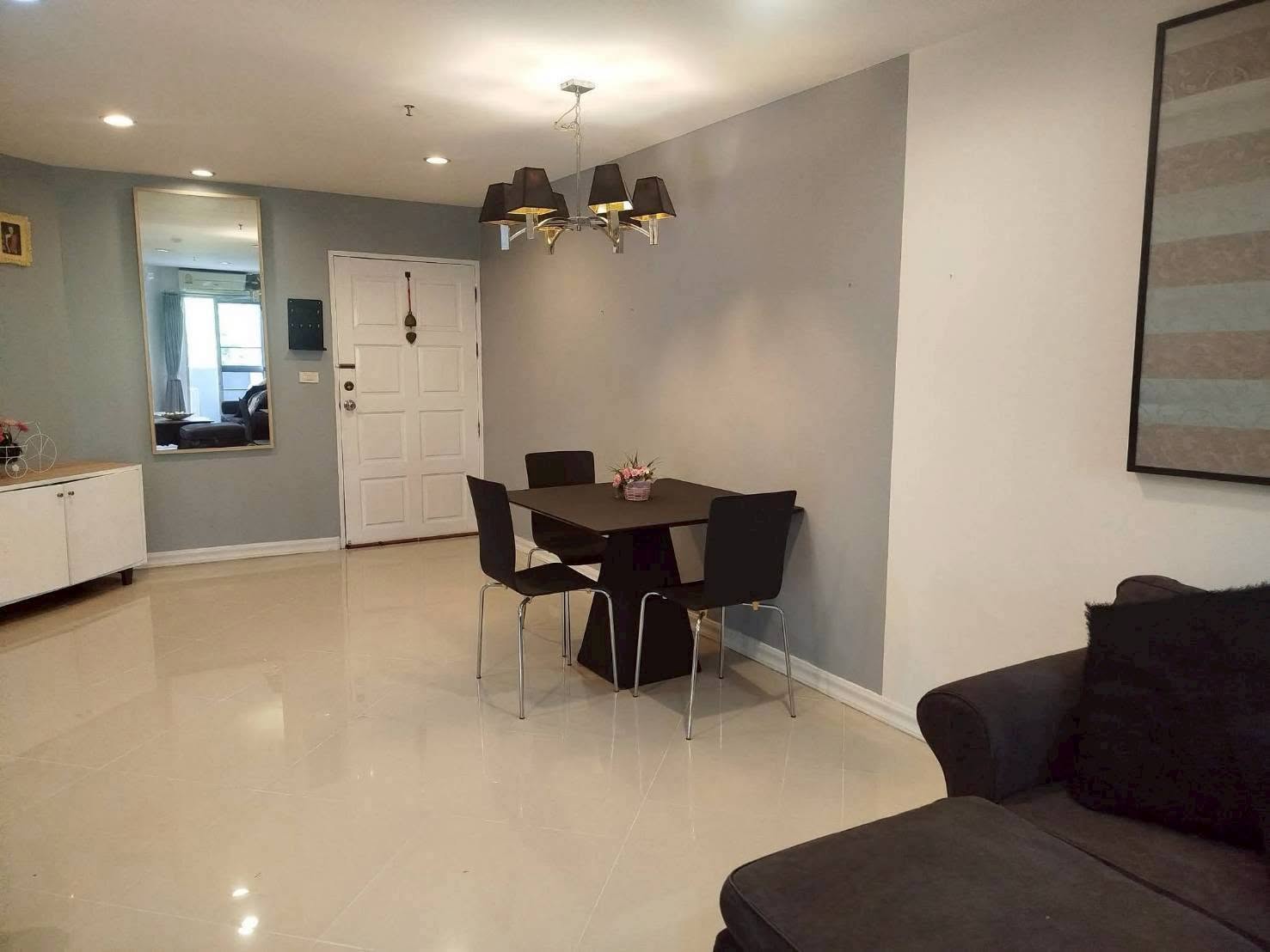 Wireless Complex Spacious 2-Bedroom Pet-Friendly Condo near BTS Ploenchit