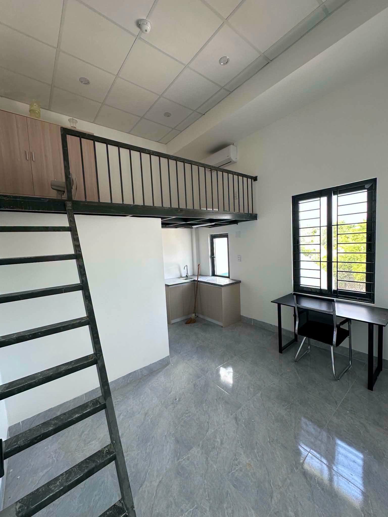 A-N-T Fully Furnished Balcony Room in Bau Va, Hue