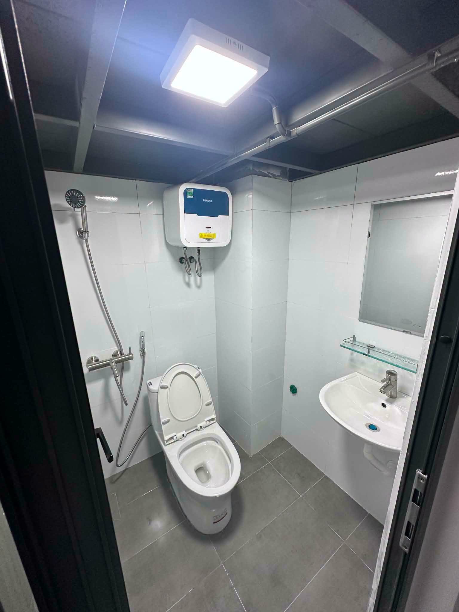 A-N-T Fully Furnished Balcony Room in Bau Va, Hue