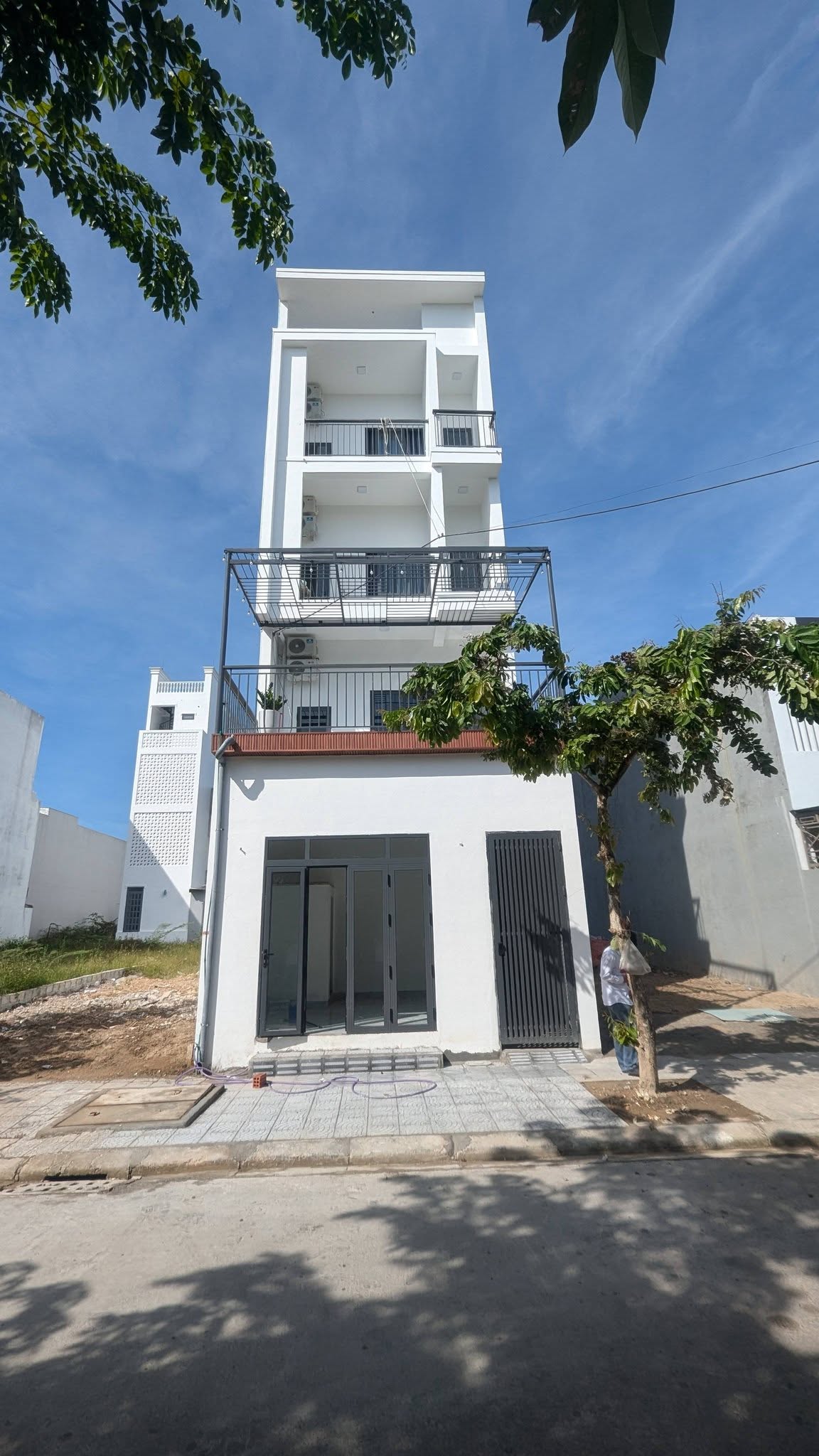 A-N-T Fully Furnished Balcony Room in Bau Va, Hue