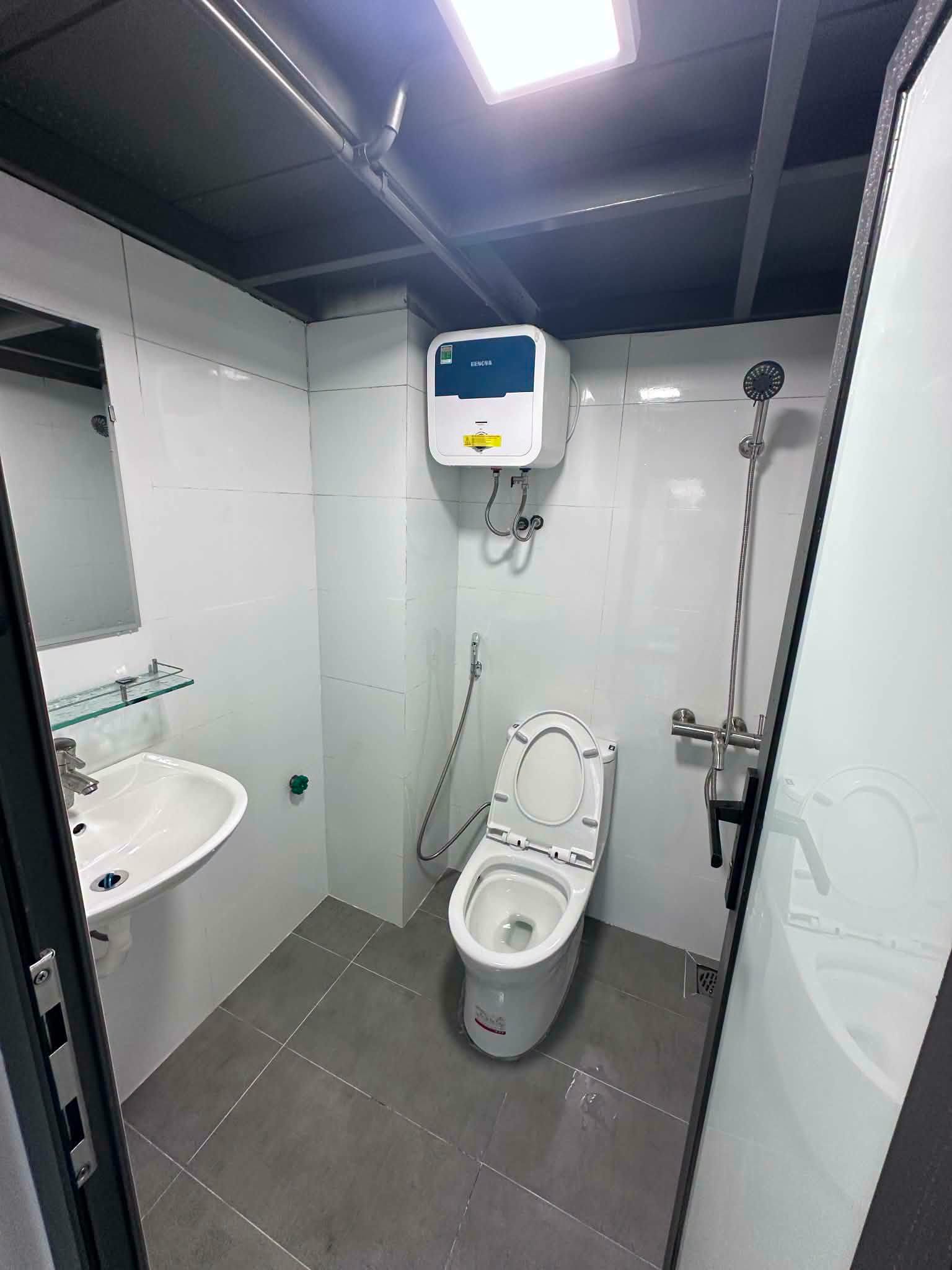A-N-T Fully Furnished Balcony Room in Bau Va, Hue