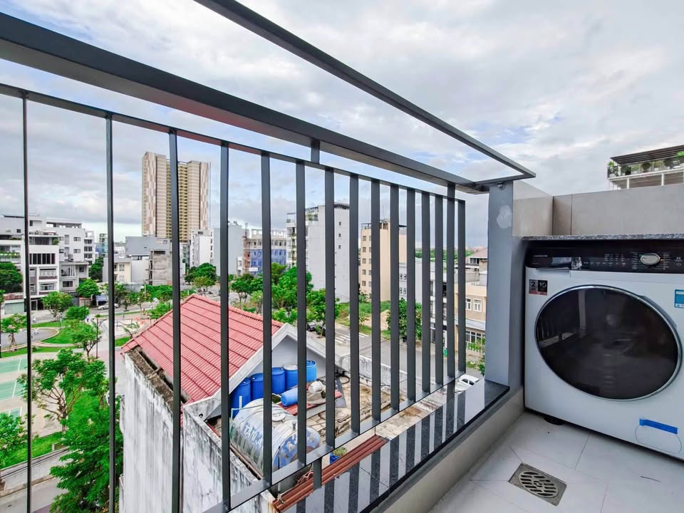 Fully Furnished 1-Bedroom Apartment on Khue My Dong 7