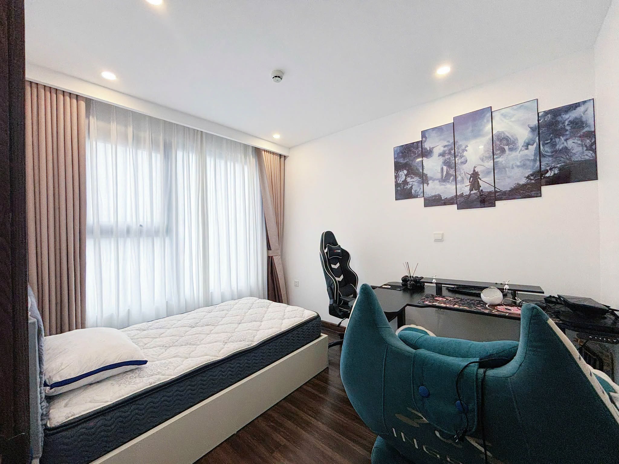Luxury Fully Furnished 3-Bedroom Apartment at Hoang Huy Commerce