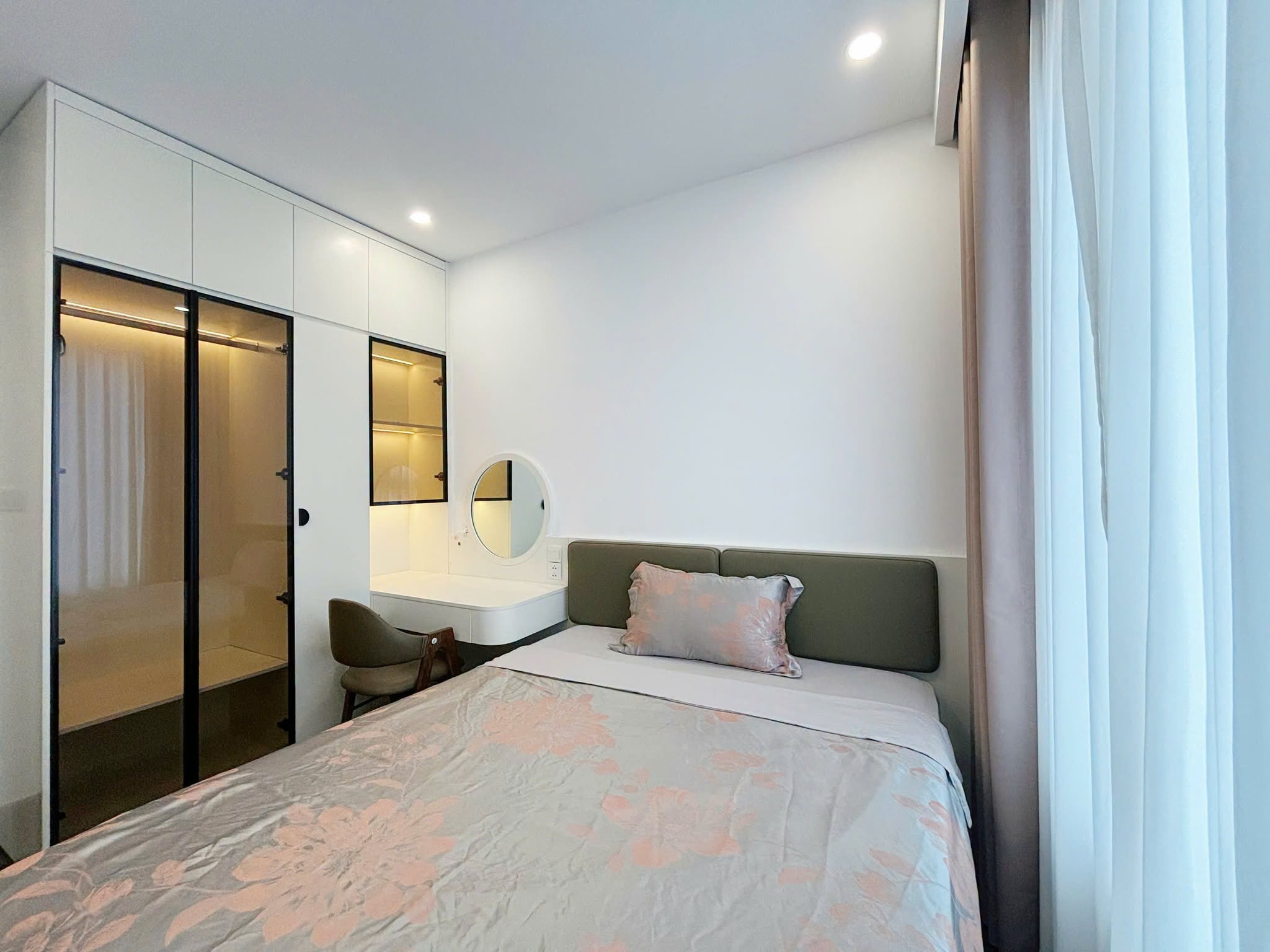 Luxury Fully Furnished 3-Bedroom Apartment at Hoang Huy Commerce