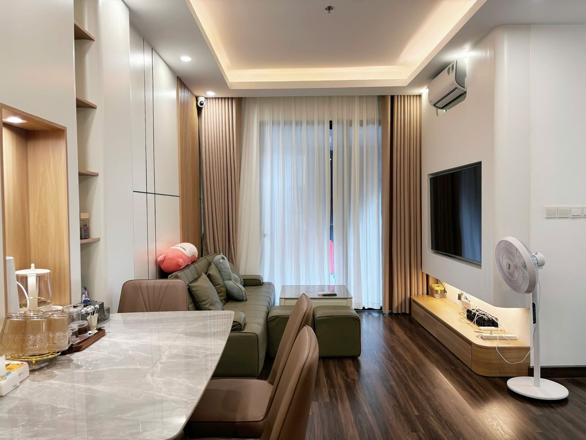 Luxury Fully Furnished 3-Bedroom Apartment at Hoang Huy Commerce