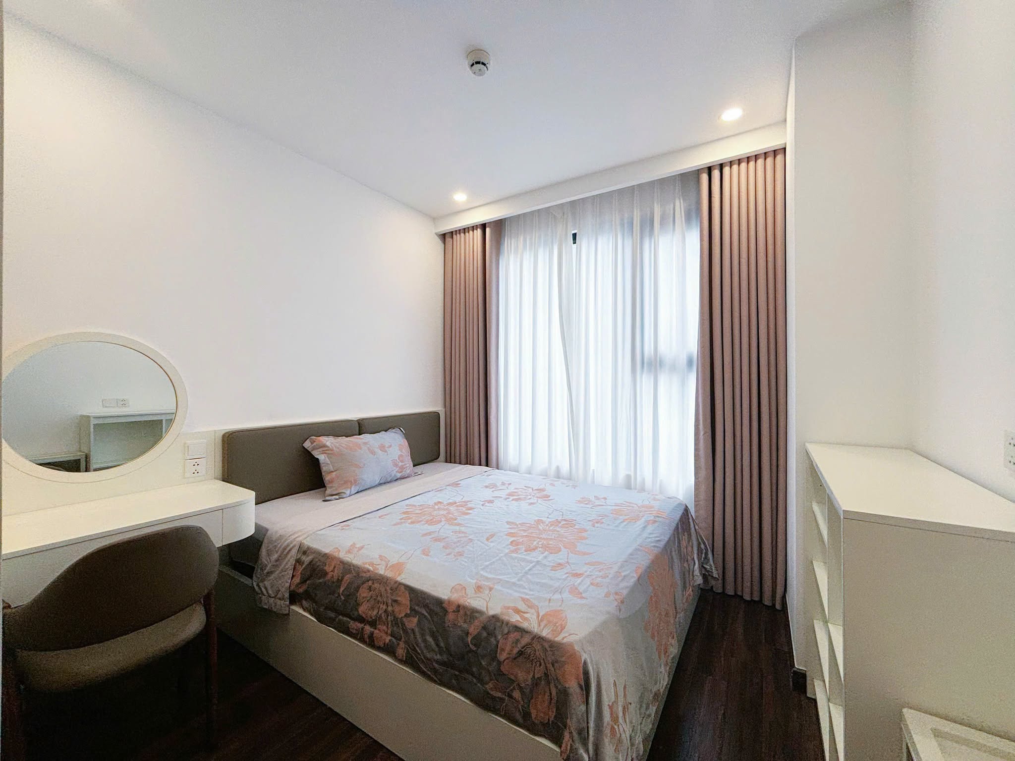 Luxury Fully Furnished 3-Bedroom Apartment at Hoang Huy Commerce