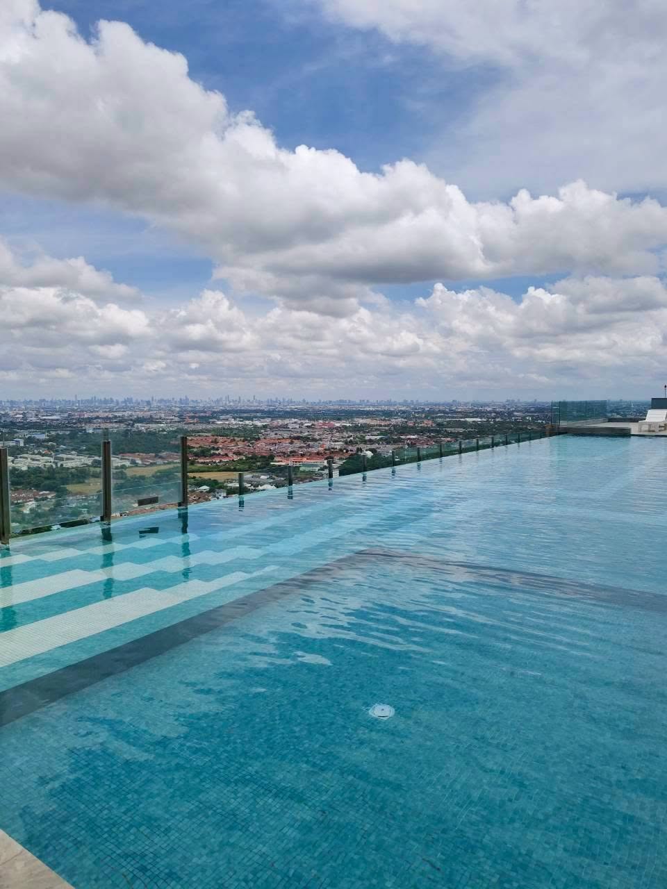 Fully Furnished 1-Bedroom Condo near MRT Purple Line and Central WestGate
