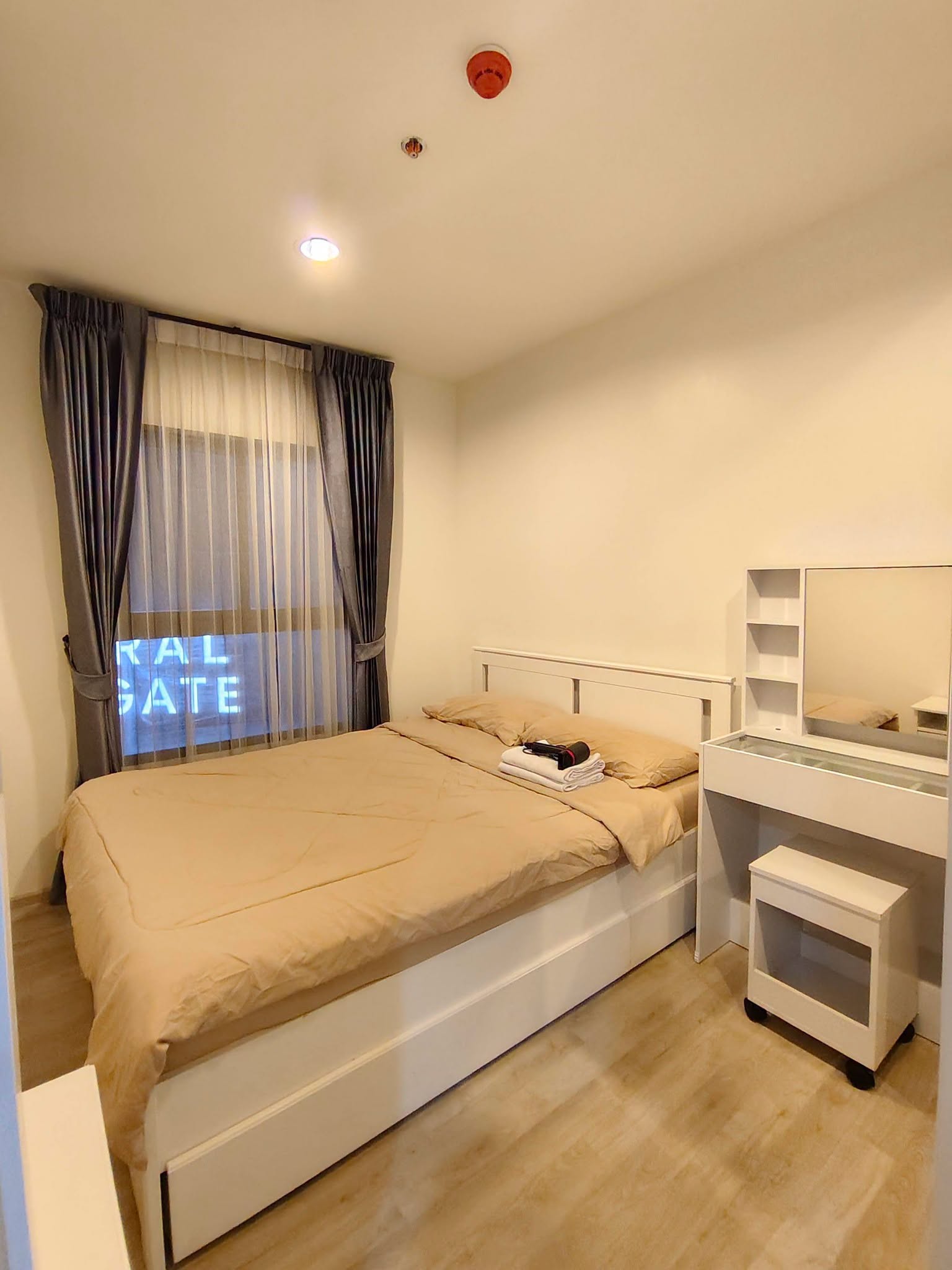 Fully Furnished 1-Bedroom Condo near MRT Purple Line and Central WestGate
