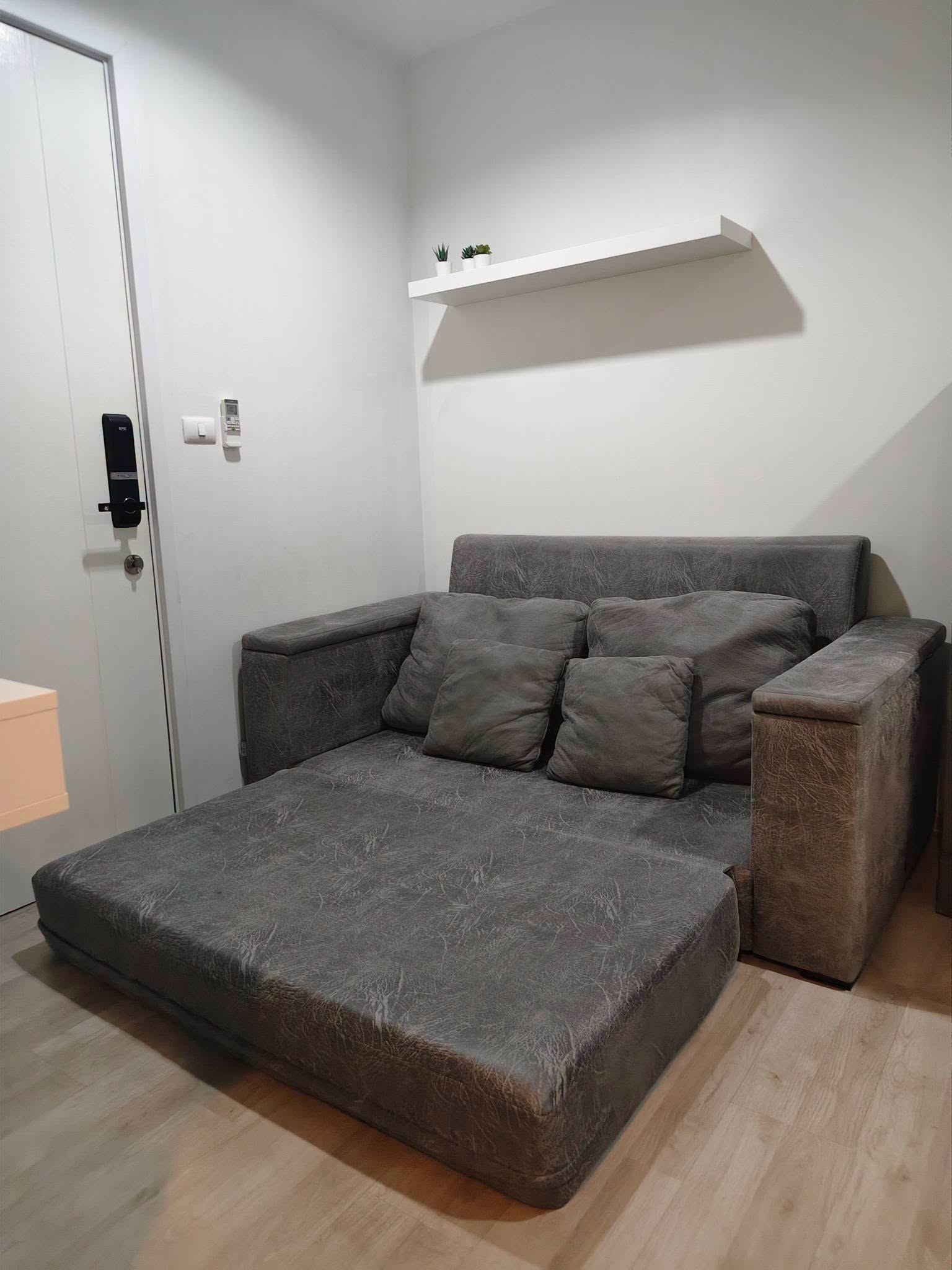 Fully Furnished 1-Bedroom Condo near MRT Purple Line and Central WestGate