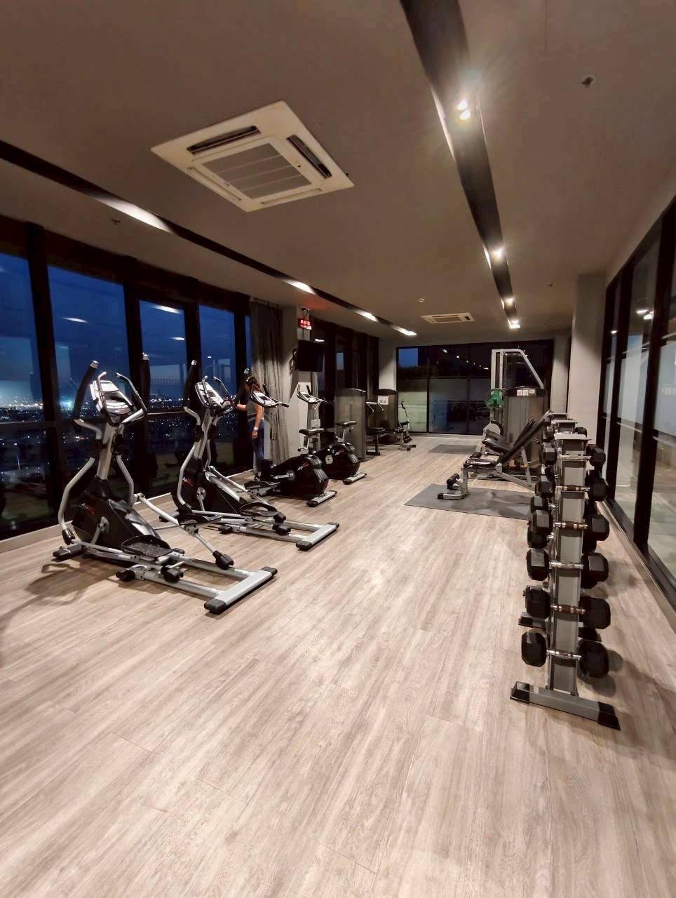 Fully Furnished 1-Bedroom Condo near MRT Purple Line and Central WestGate