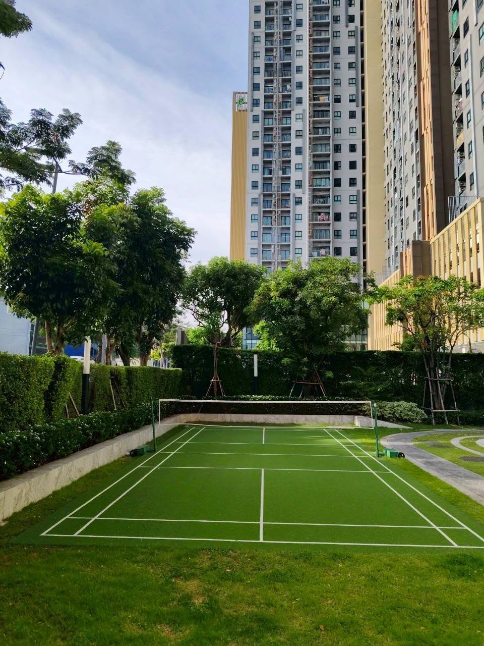 Fully Furnished 1-Bedroom Condo near MRT Purple Line and Central WestGate
