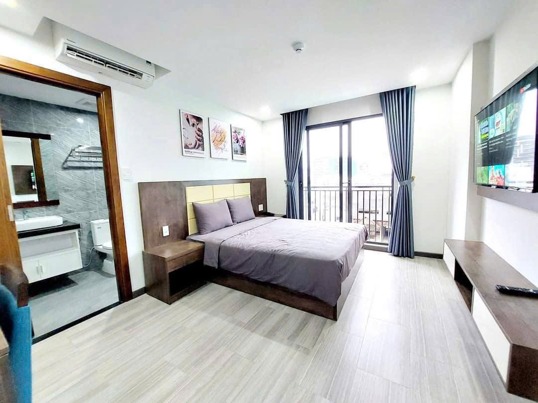 High-Floor 1-Bedroom Apartment with Spacious Balcony near Phan Ton