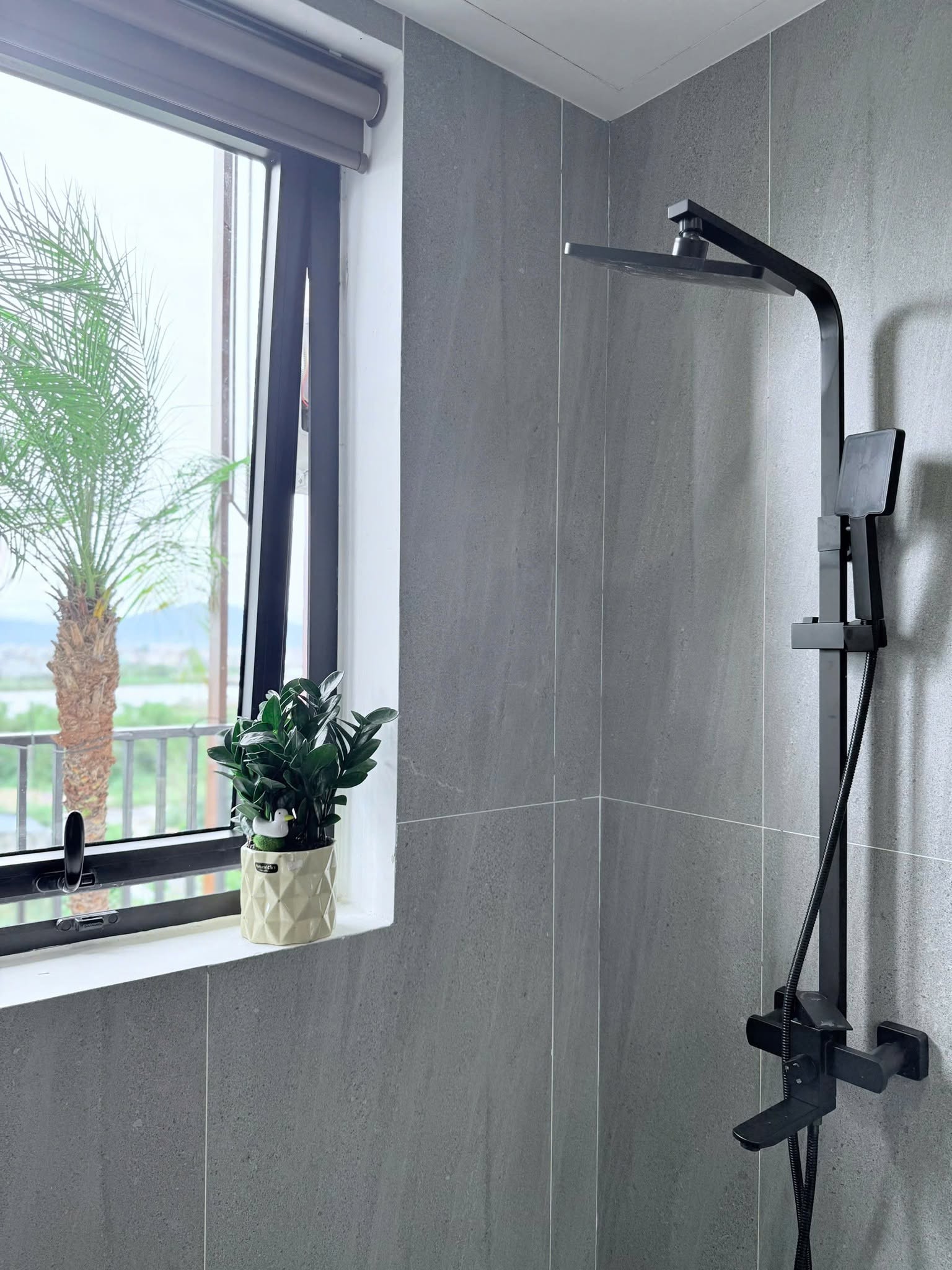1-Bedroom Apartment with Pool and Gym on Tran Van Dan Street