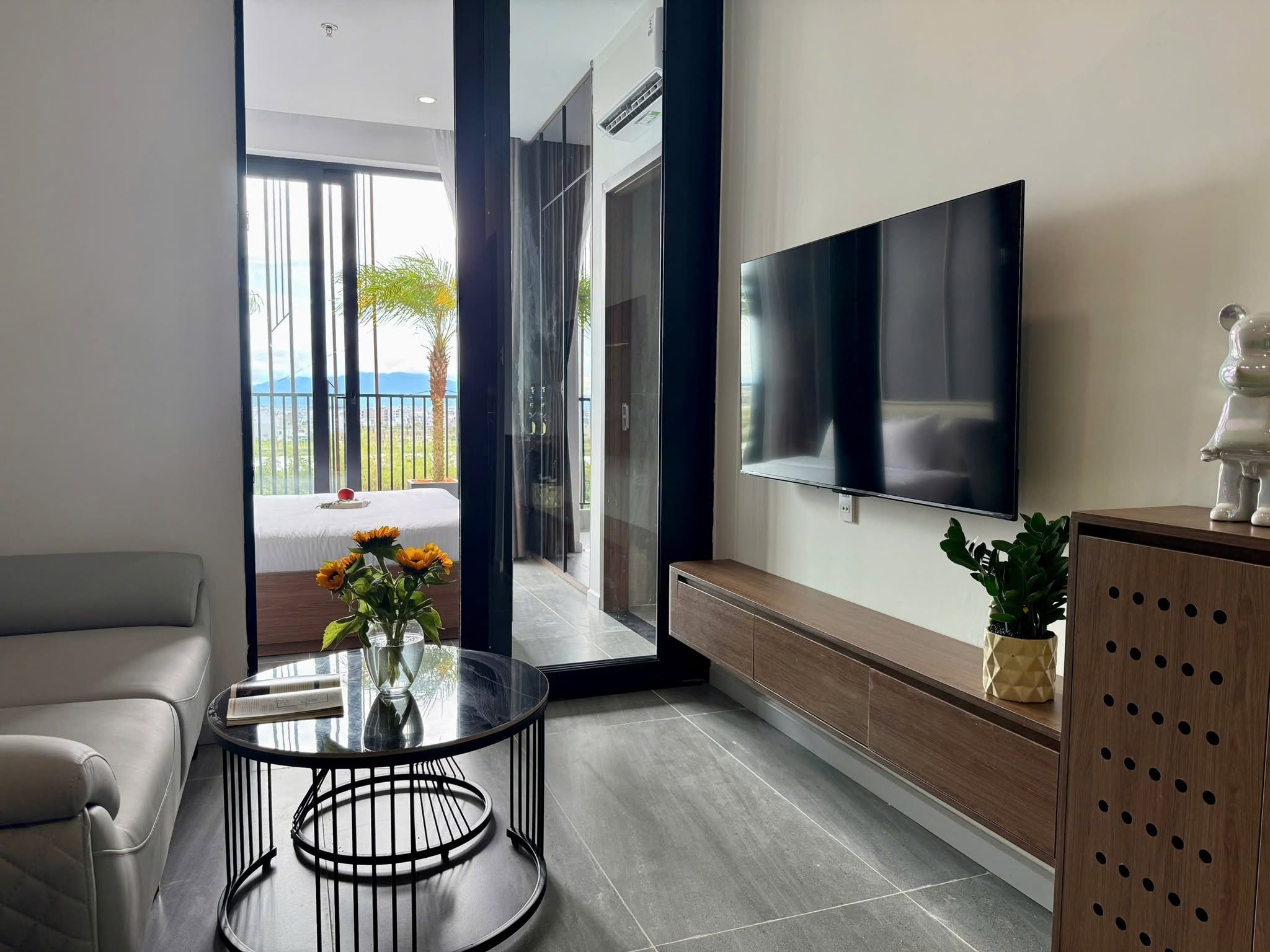 1-Bedroom Apartment with Pool and Gym on Tran Van Dan Street