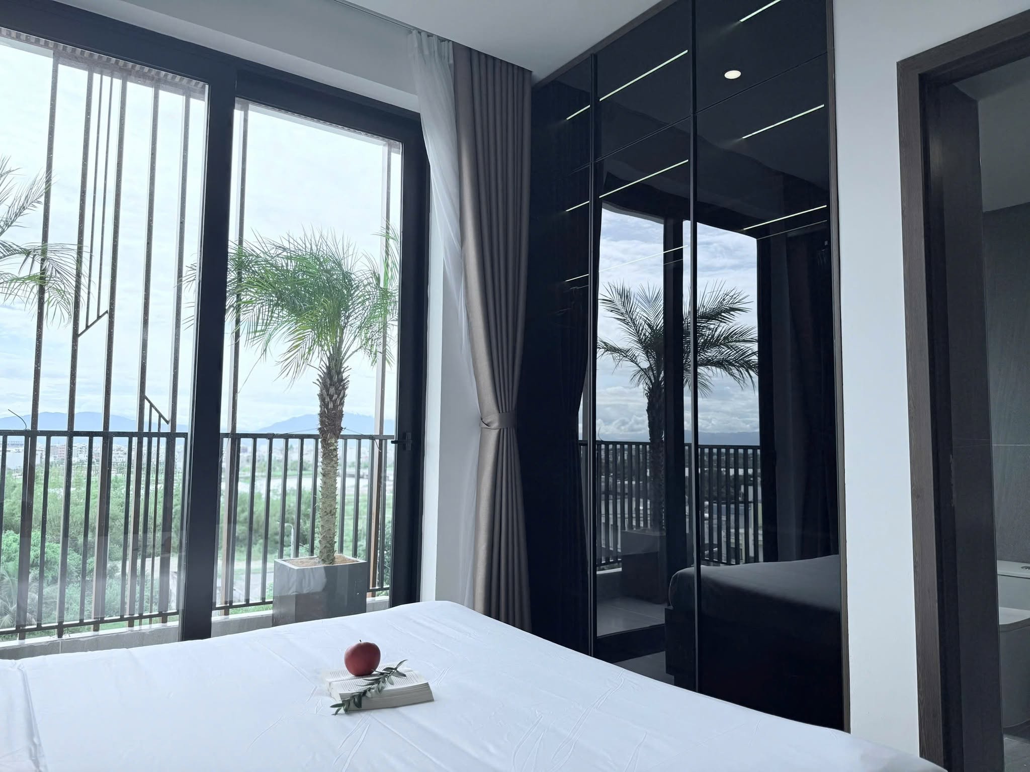 1-Bedroom Apartment with Pool and Gym on Tran Van Dan Street