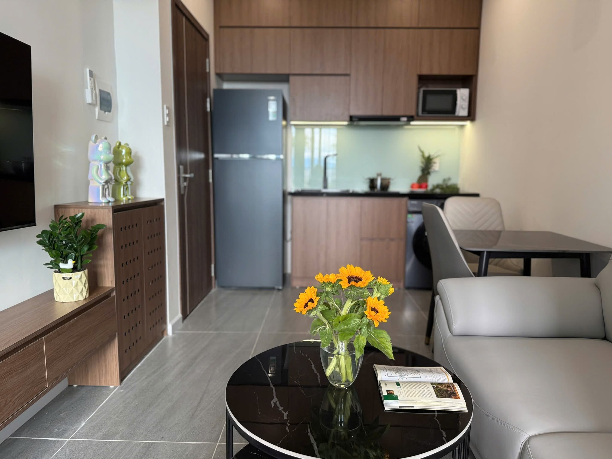 1-Bedroom Apartment with Pool and Gym on Tran Van Dan Street