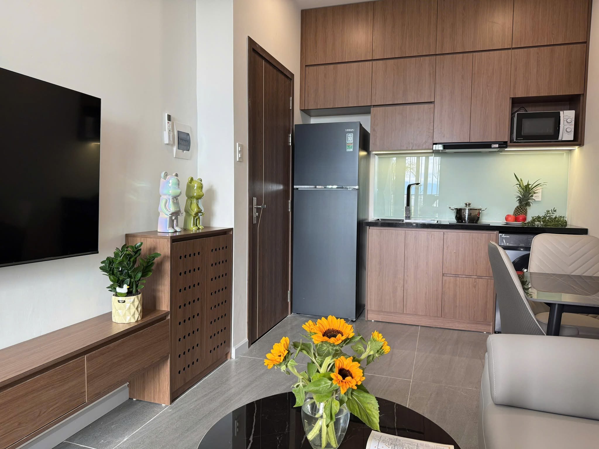1-Bedroom Apartment with Pool and Gym on Tran Van Dan Street