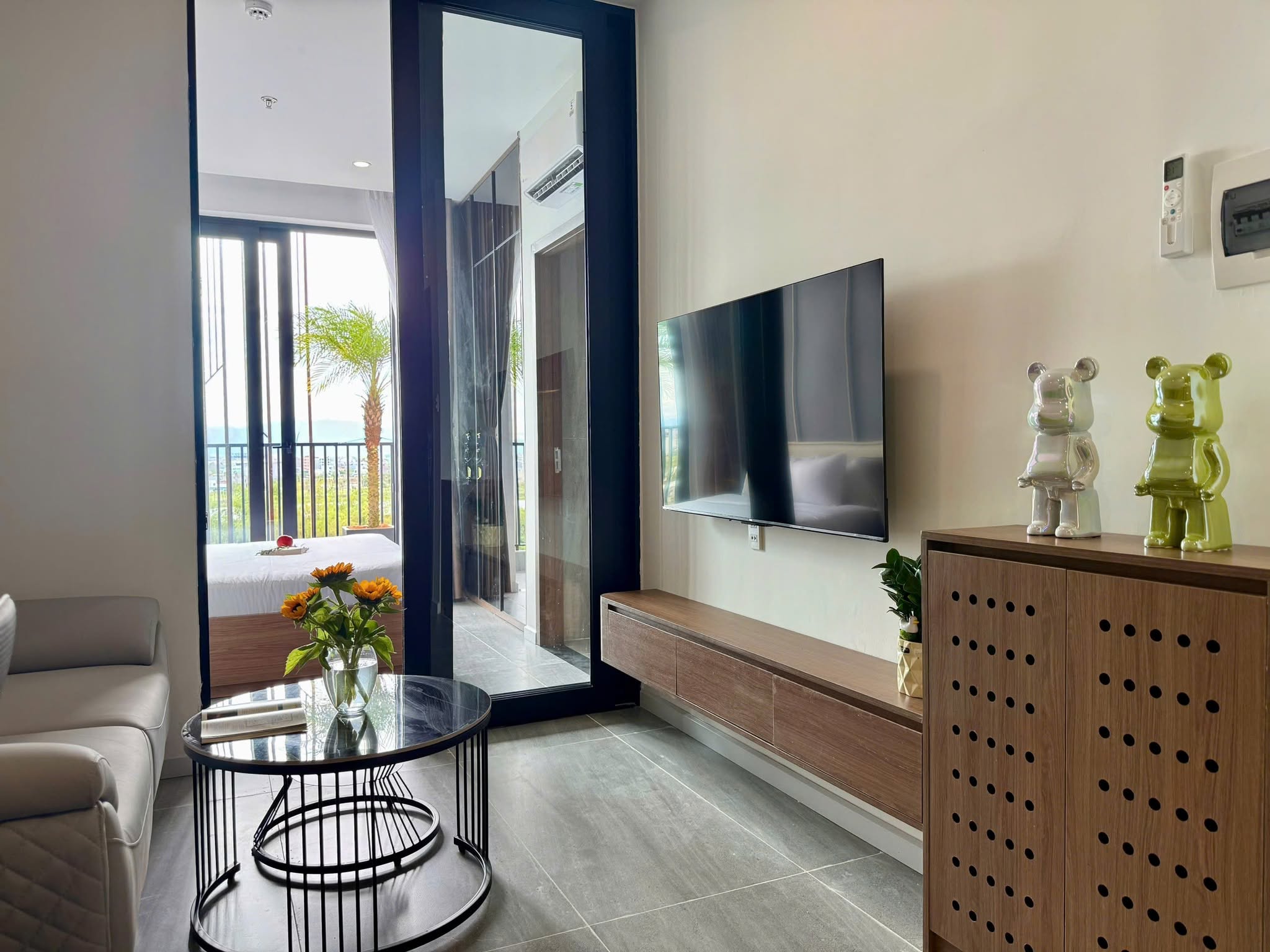 1-Bedroom Apartment with Pool and Gym on Tran Van Dan Street