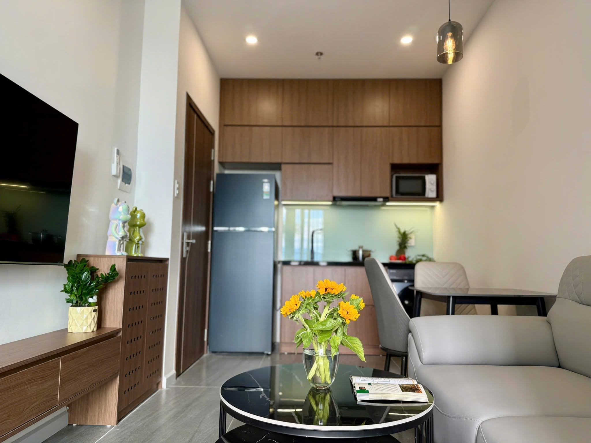 1-Bedroom Apartment with Pool and Gym on Tran Van Dan Street