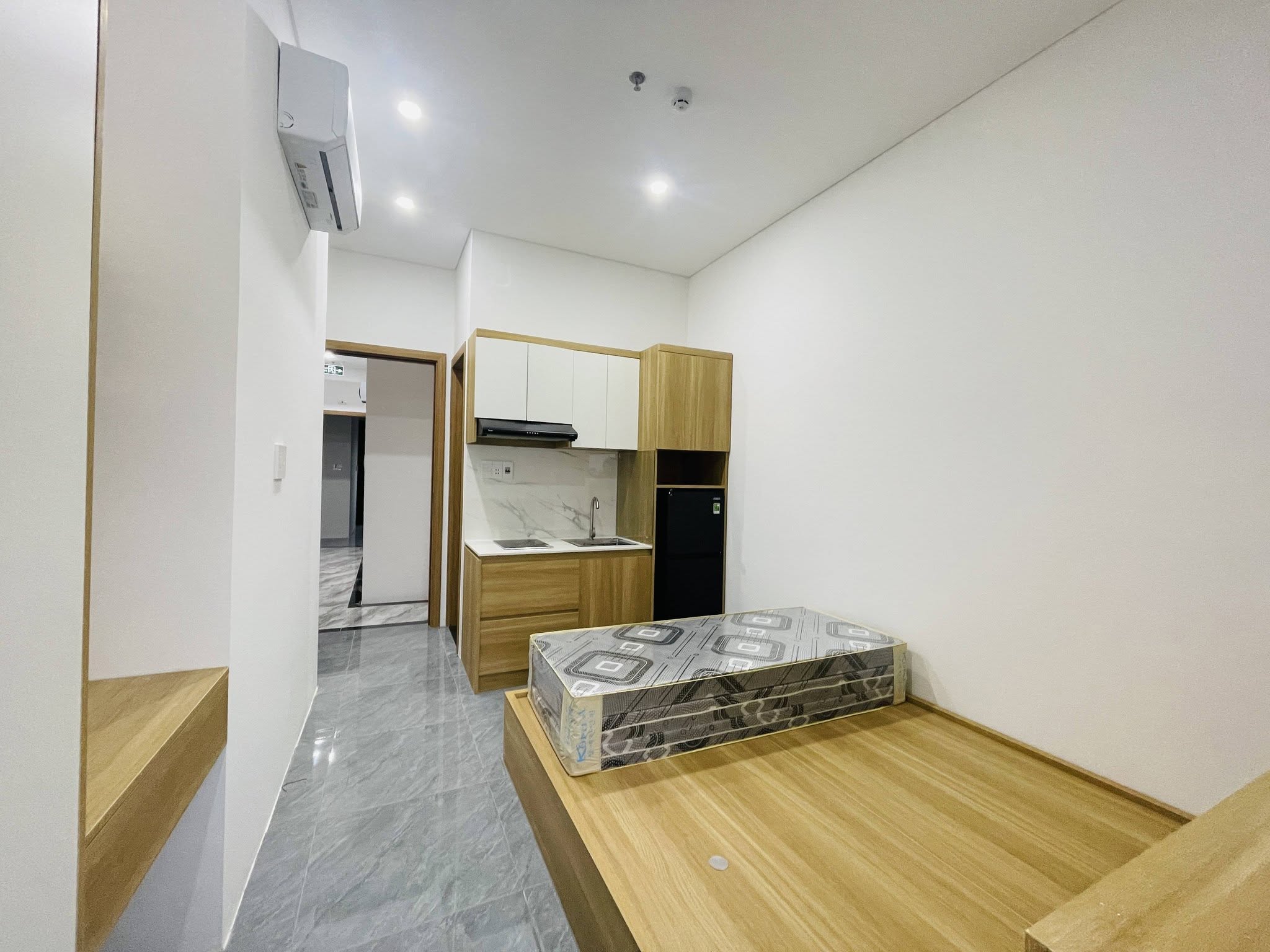 Fully Furnished Apartment with Private Washing Machine in FPT City