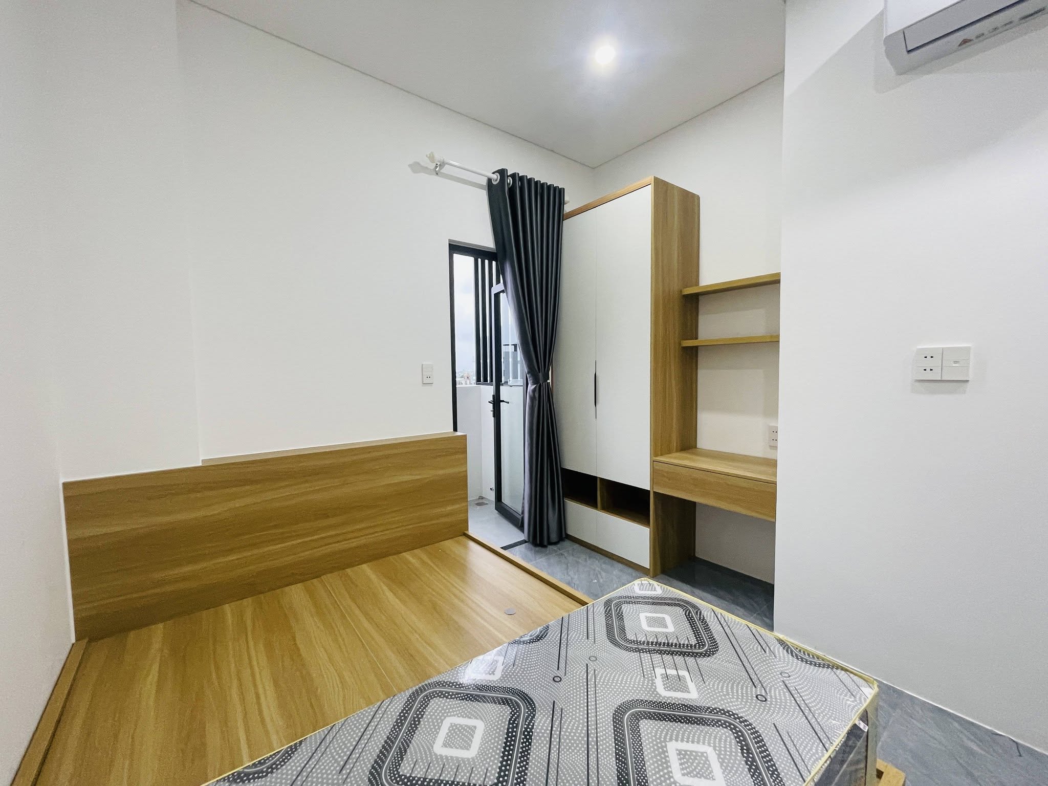 Fully Furnished Apartment with Private Washing Machine in FPT City