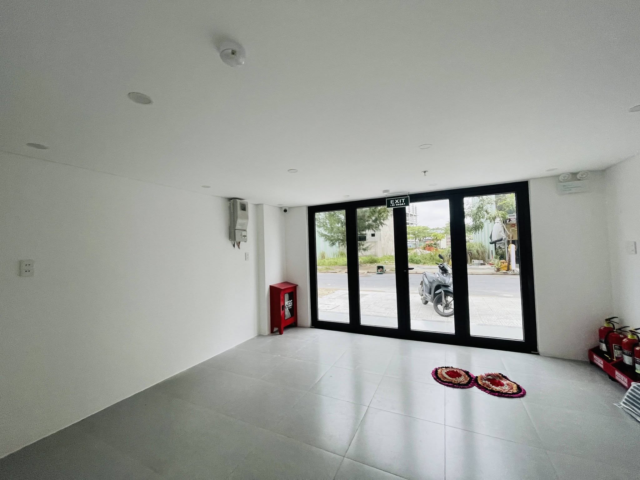 Fully Furnished Apartment with Private Washing Machine in FPT City