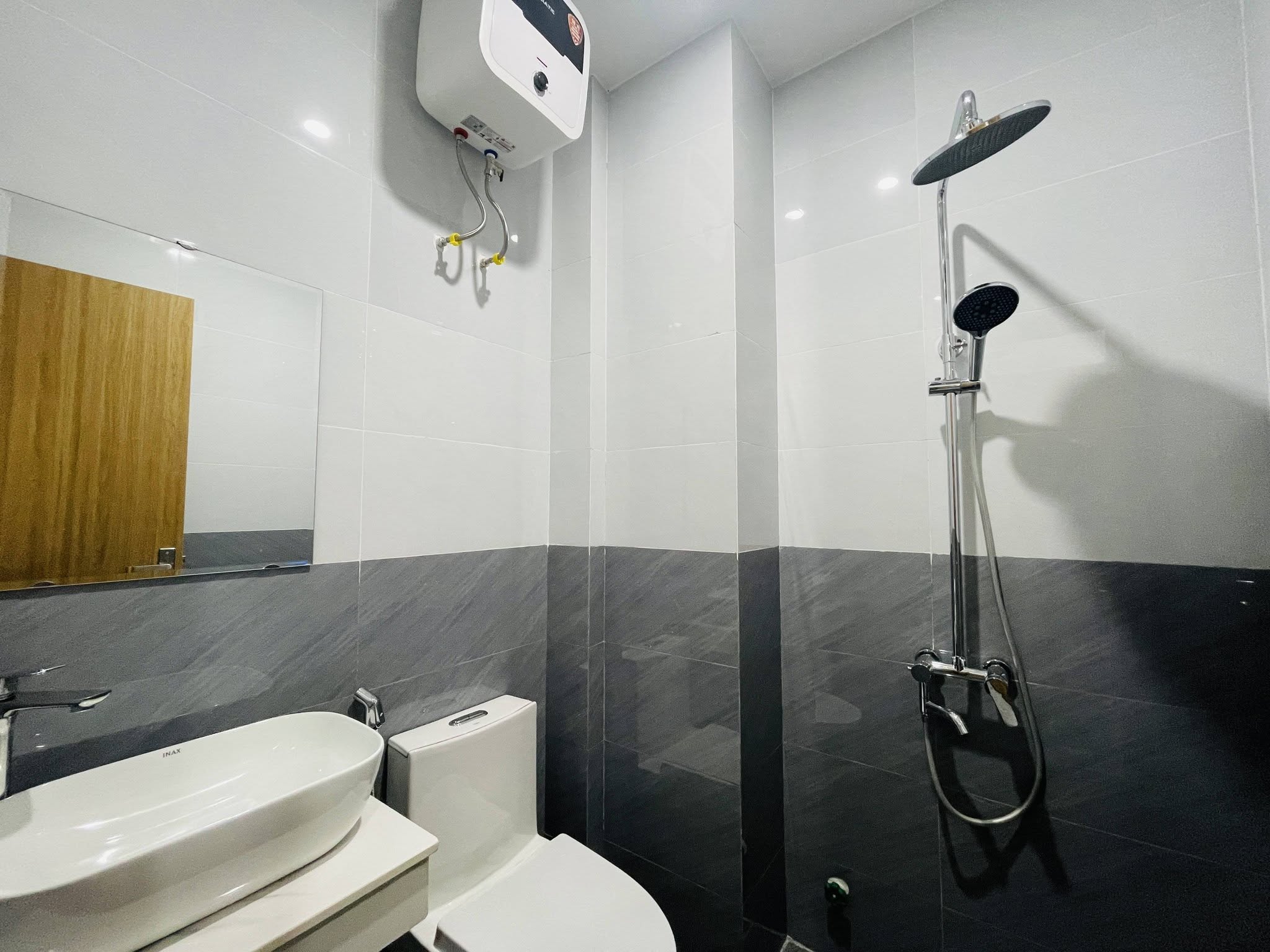 Fully Furnished Apartment with Private Washing Machine in FPT City