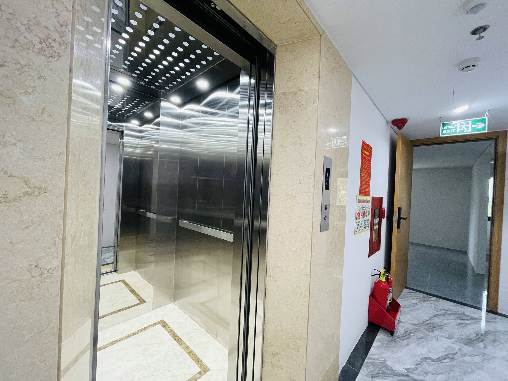 Fully Furnished Apartment with Private Washing Machine in FPT City