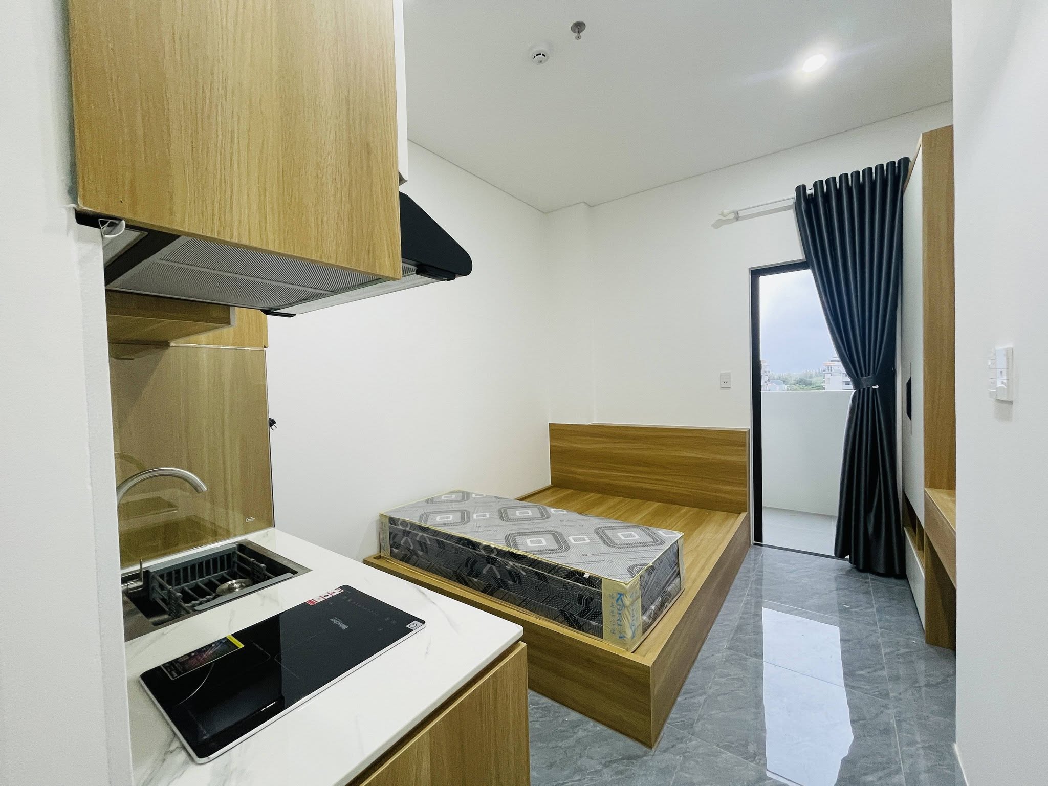 Fully Furnished Apartment with Private Washing Machine in FPT City