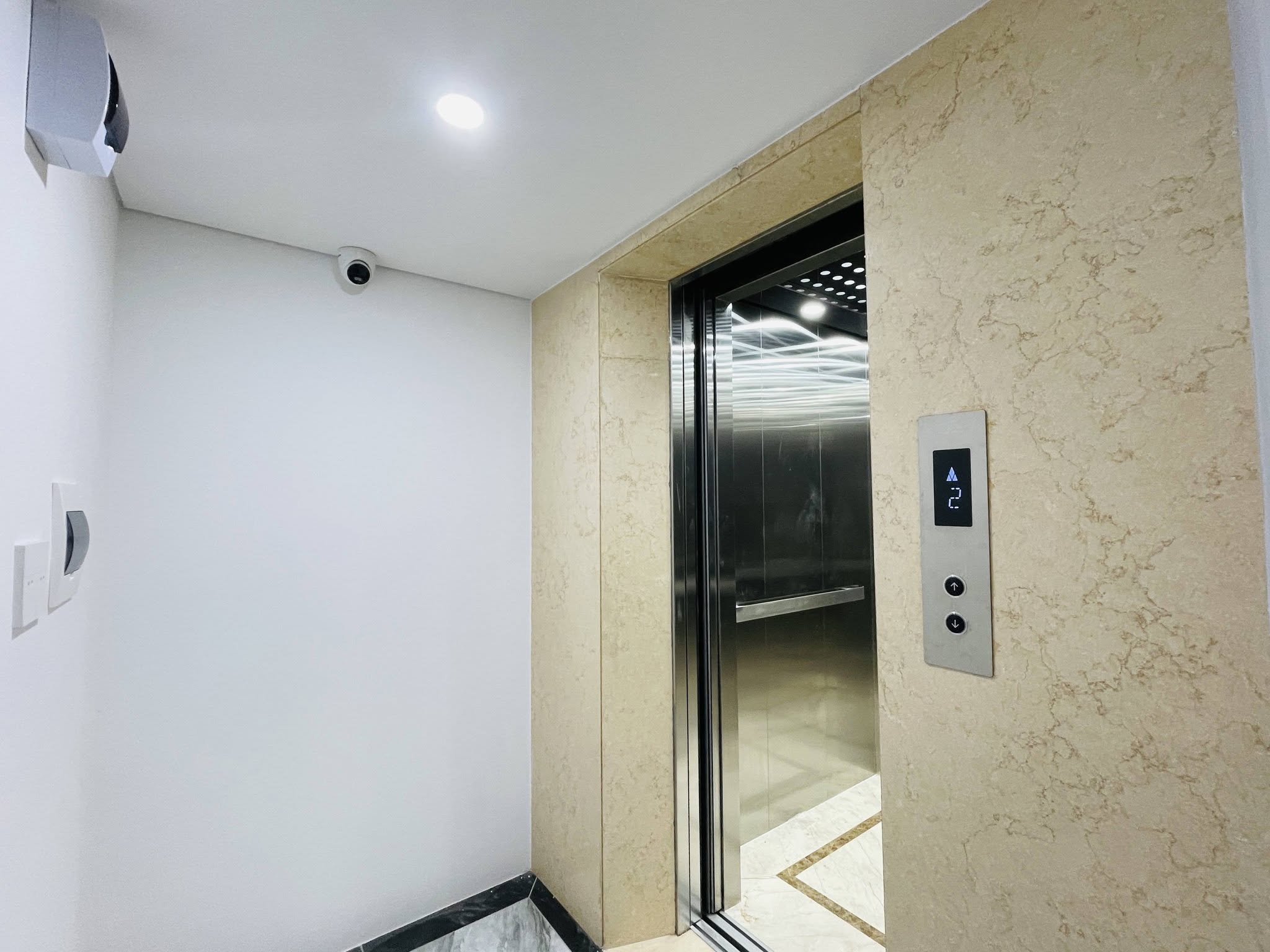 Fully Furnished Apartment with Private Washing Machine in FPT City