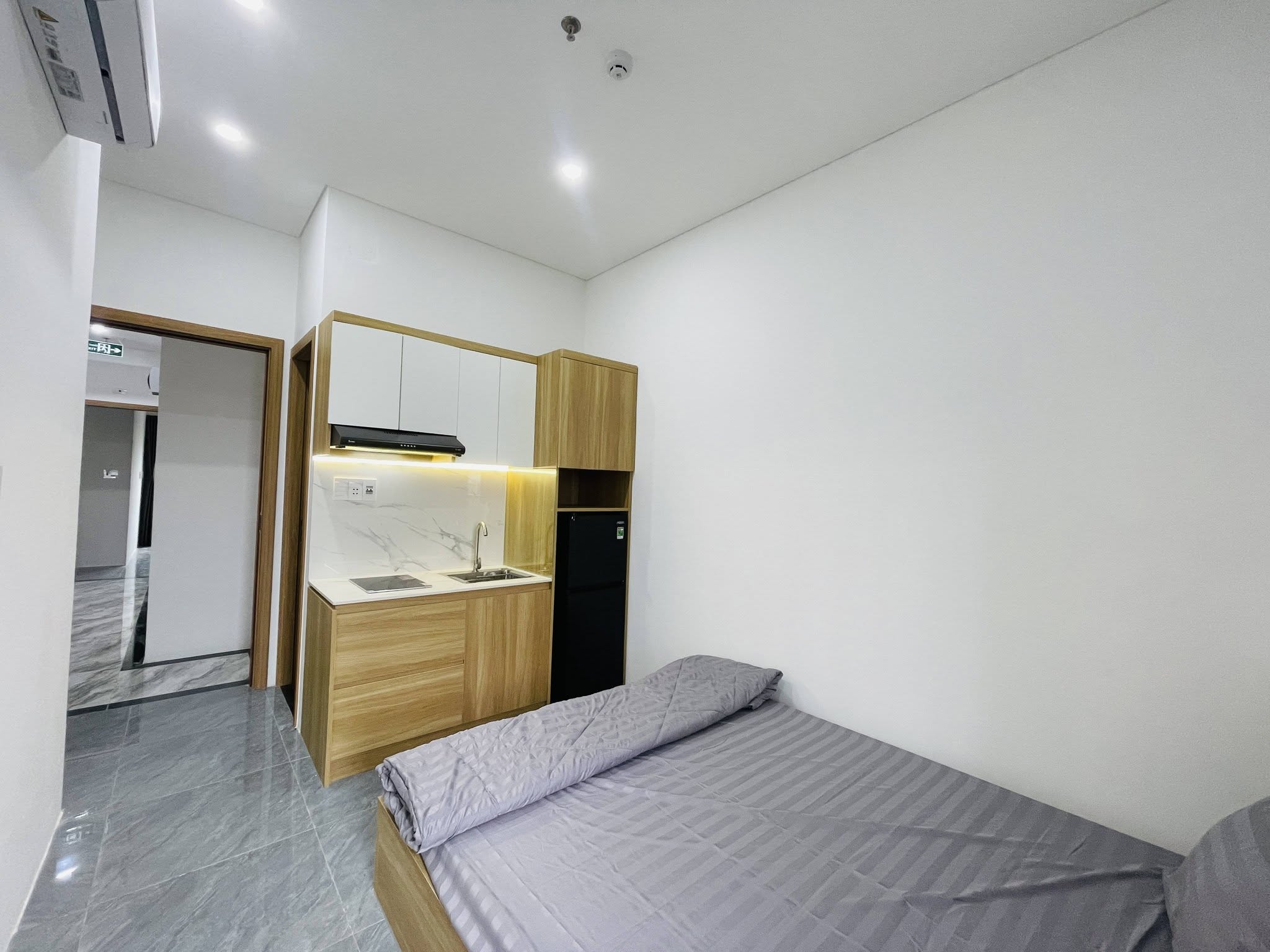 Fully Furnished Apartment with Private Washing Machine in FPT City