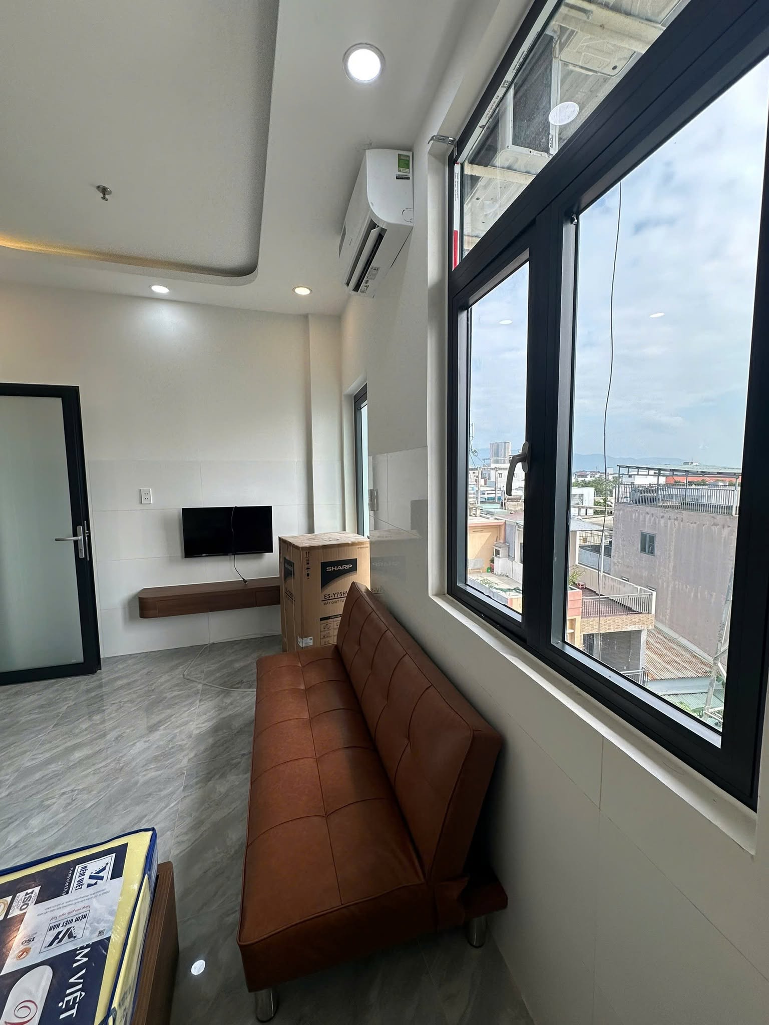 Luxury Fully Furnished 2-Bedroom Apartment with Balcony in Khue My