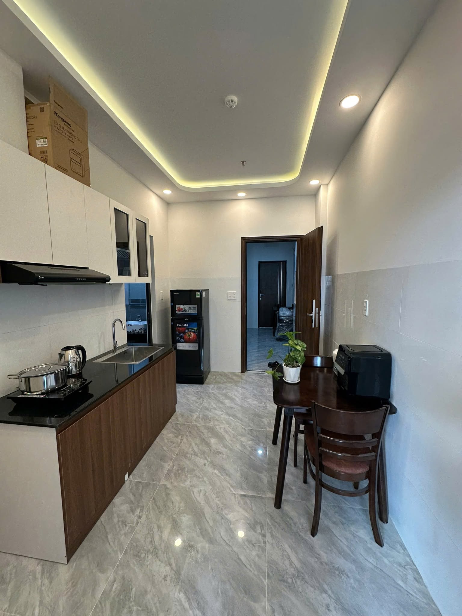 Luxury Fully Furnished 2-Bedroom Apartment with Balcony in Khue My
