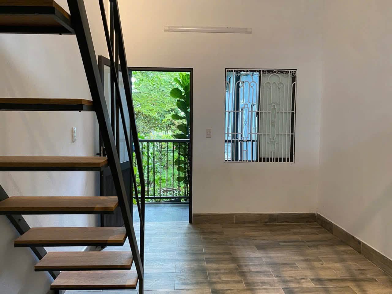 Affordable Studio Room with Mezzanine on Khuc Thua Du Street
