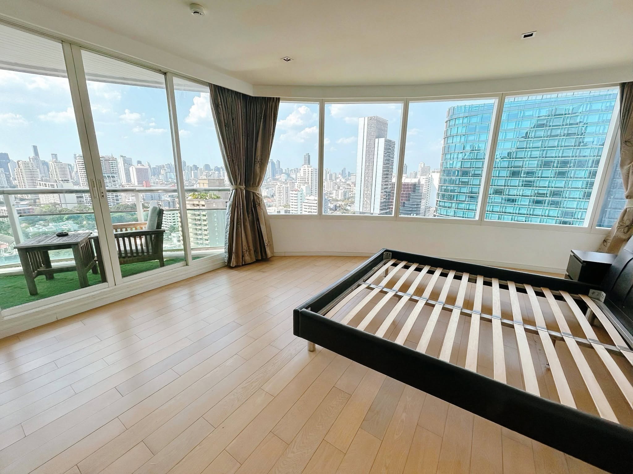Luxury Fully Furnished 3-Bedroom Apartment at Eight Thonglor Residences