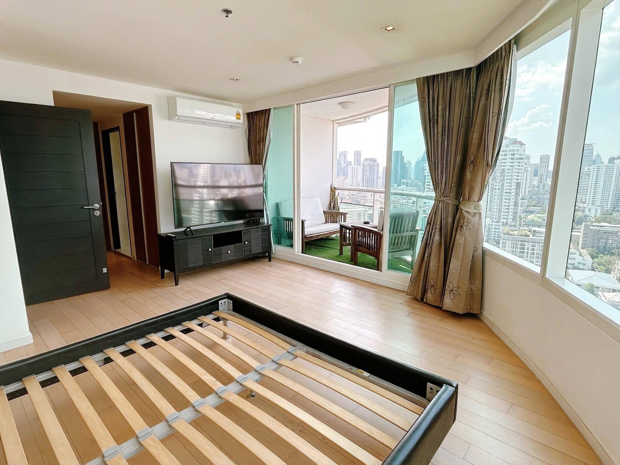 Luxury Fully Furnished 3-Bedroom Apartment at Eight Thonglor Residences