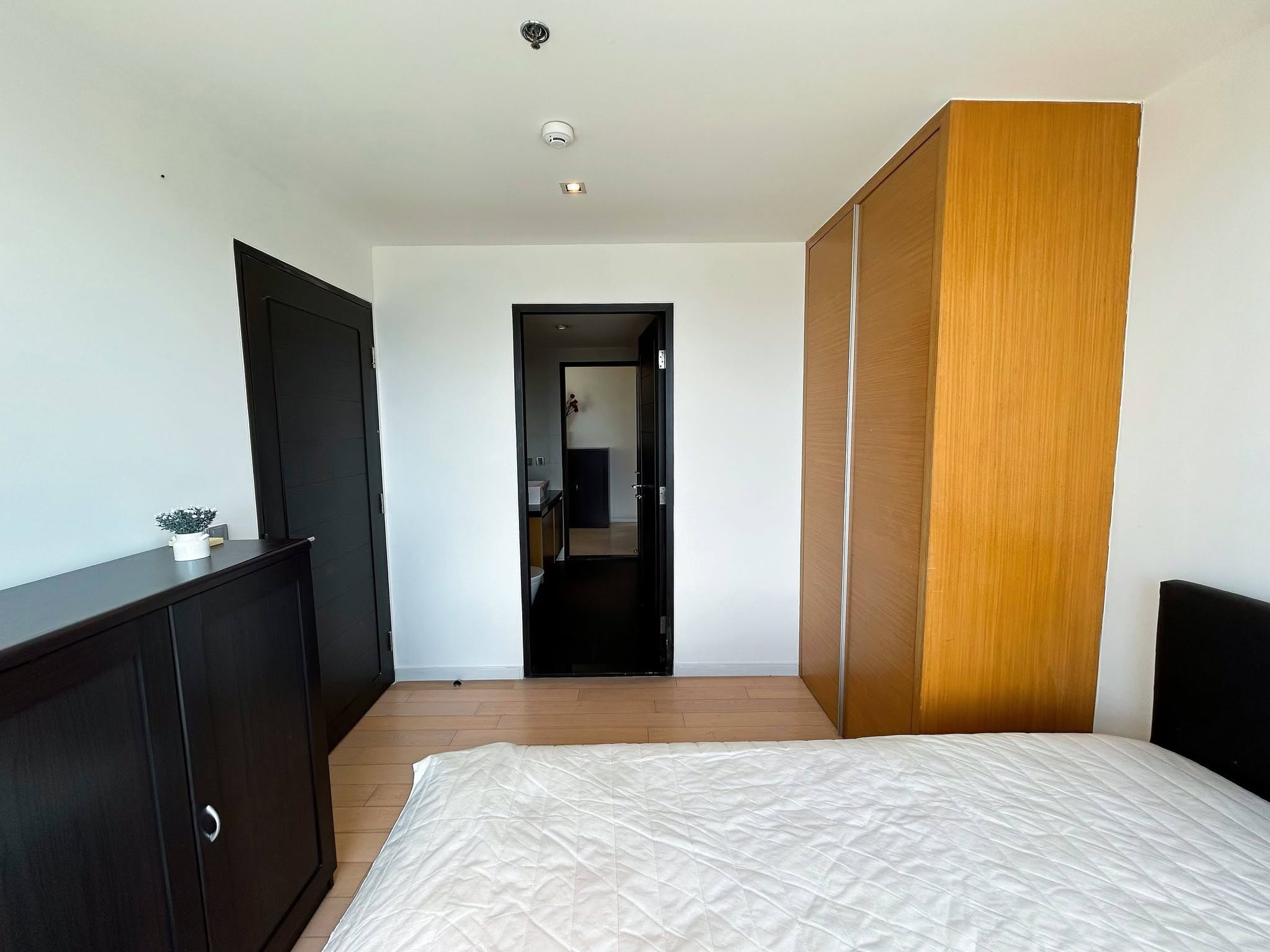 Luxury Fully Furnished 3-Bedroom Apartment at Eight Thonglor Residences