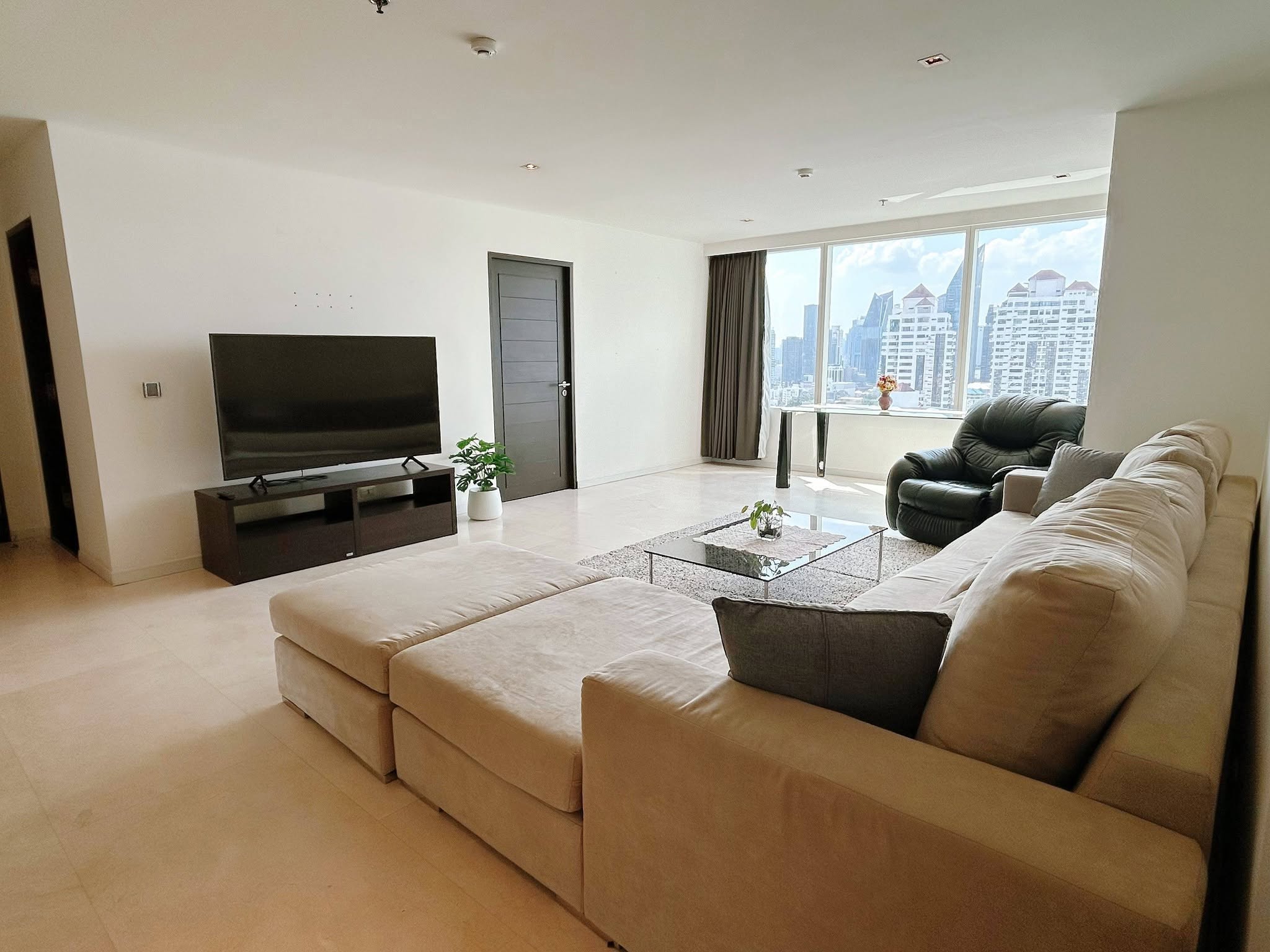 Luxury Fully Furnished 3-Bedroom Apartment at Eight Thonglor Residences