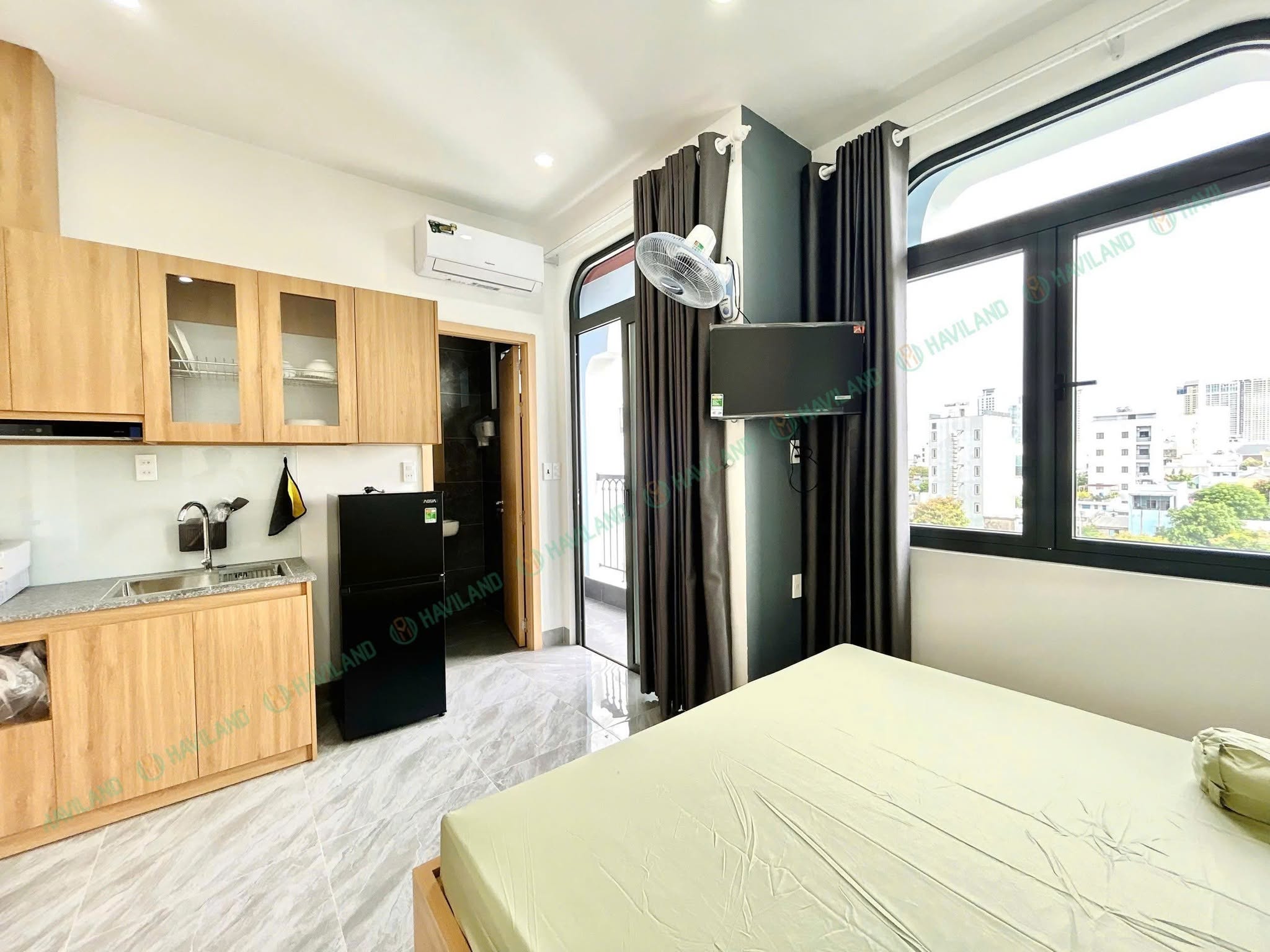 Fully Furnished Studio with Private Balcony near My Khe Beach